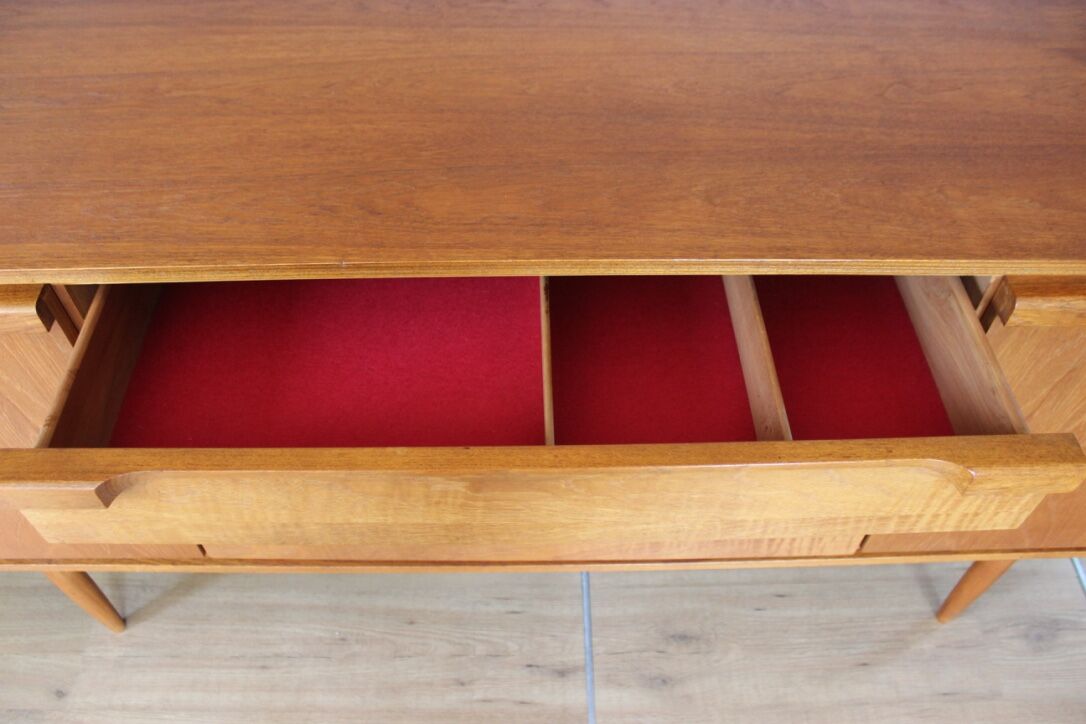Vintage Scandinavian style teak line by Austinsuite 60s