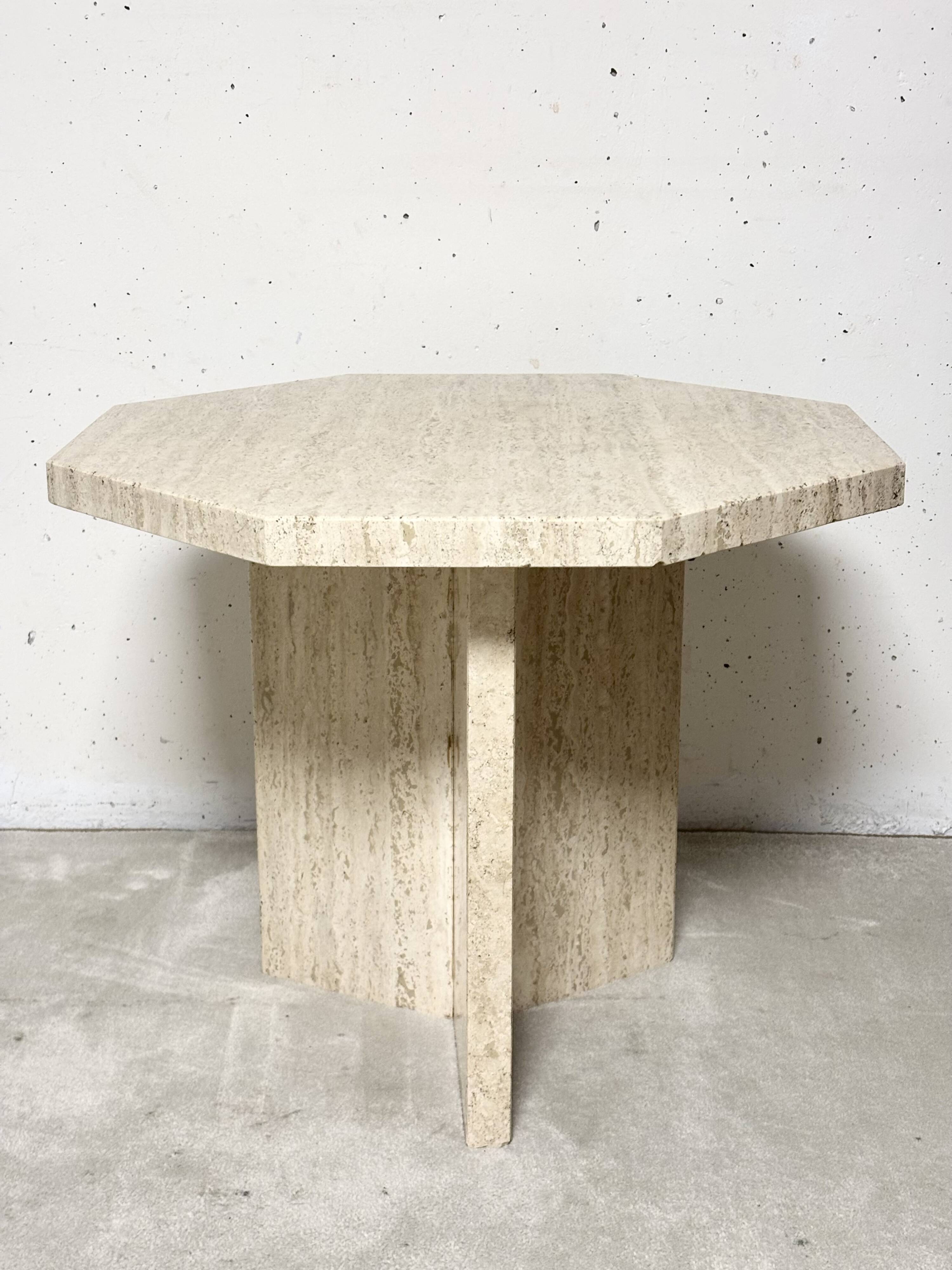 Guéridon octogonal en travertin 1970