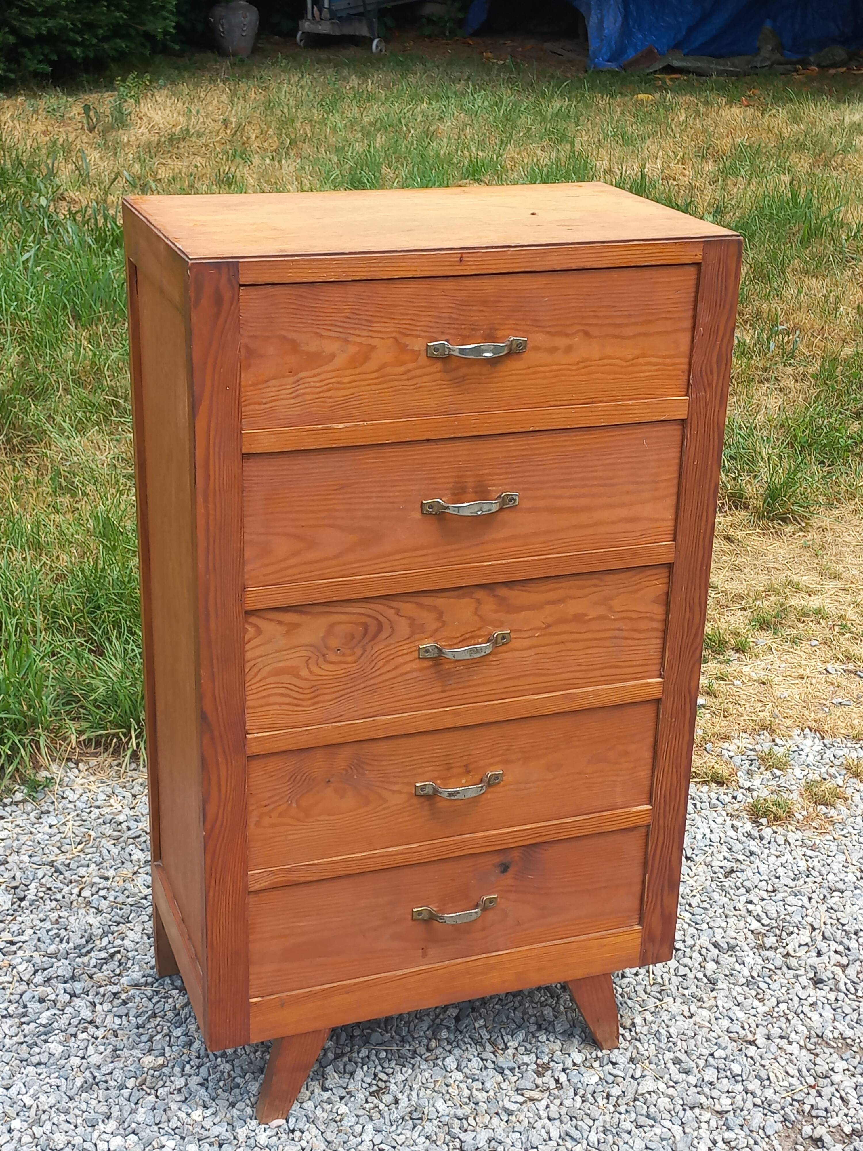 Vintage 1950s chest of drawers with tapered legs and 5 drawers.