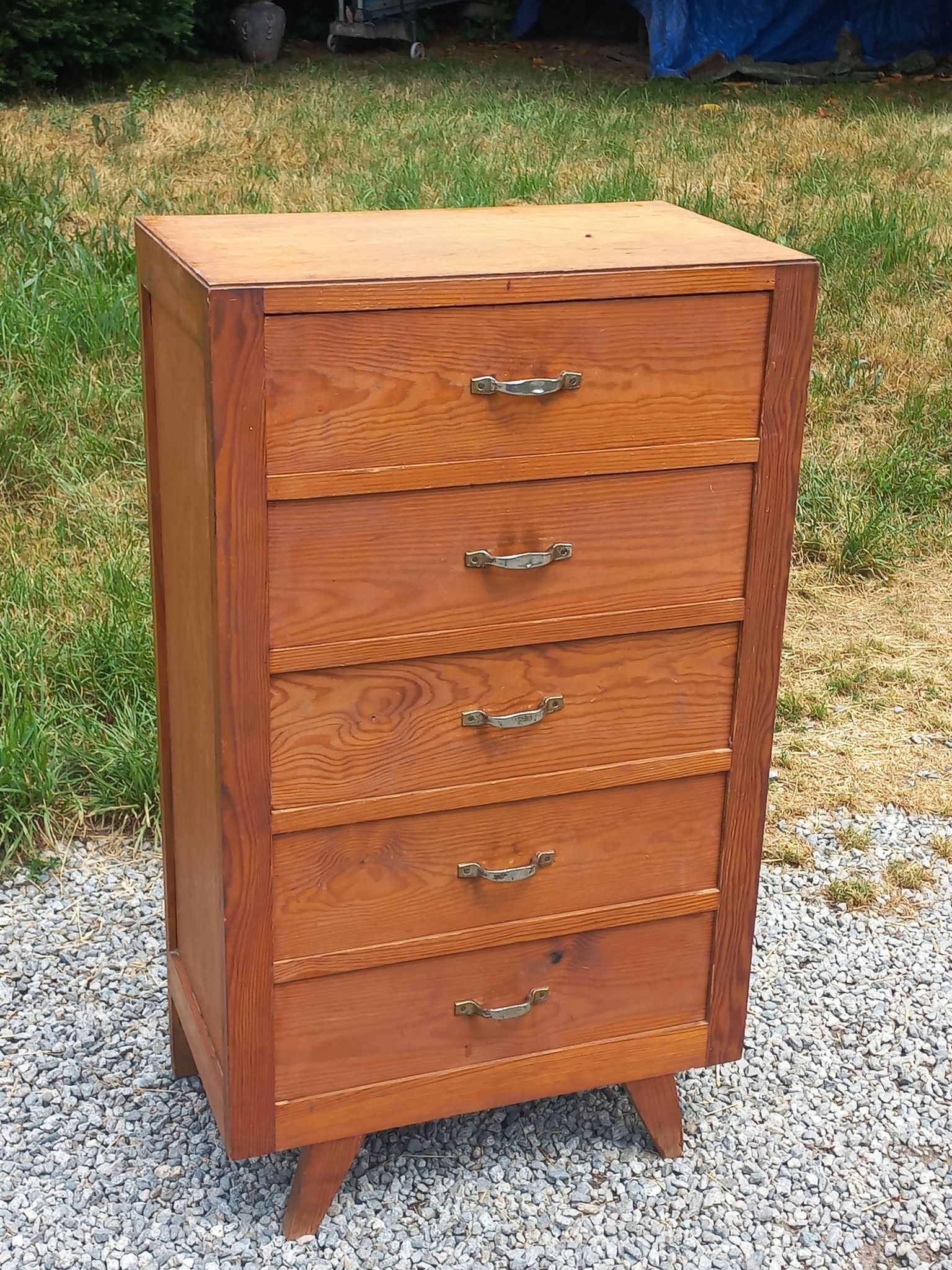 Vintage 1950s chest of drawers with tapered legs and 5 drawers.