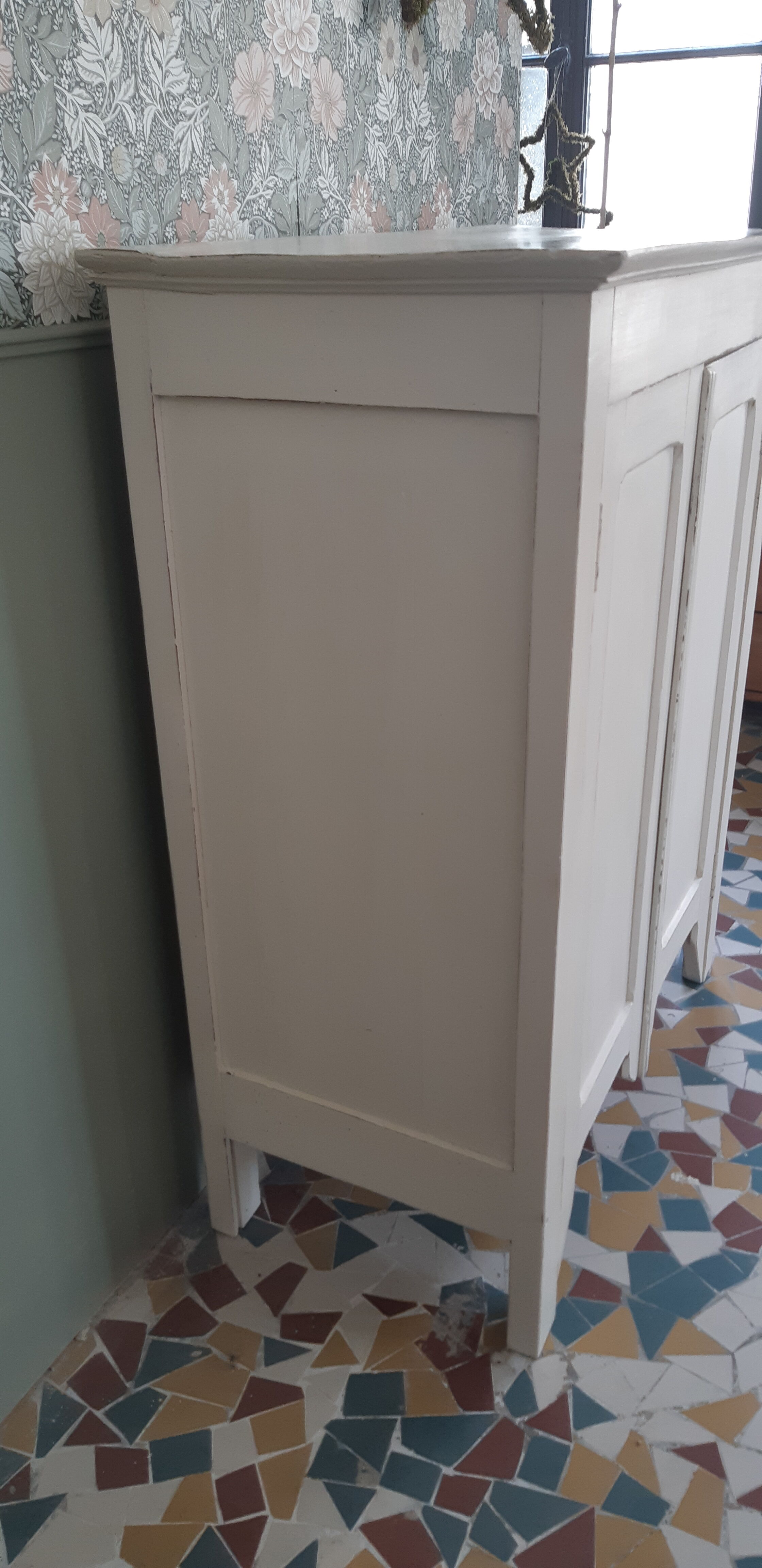 Parisian buffet patinated in chalk
