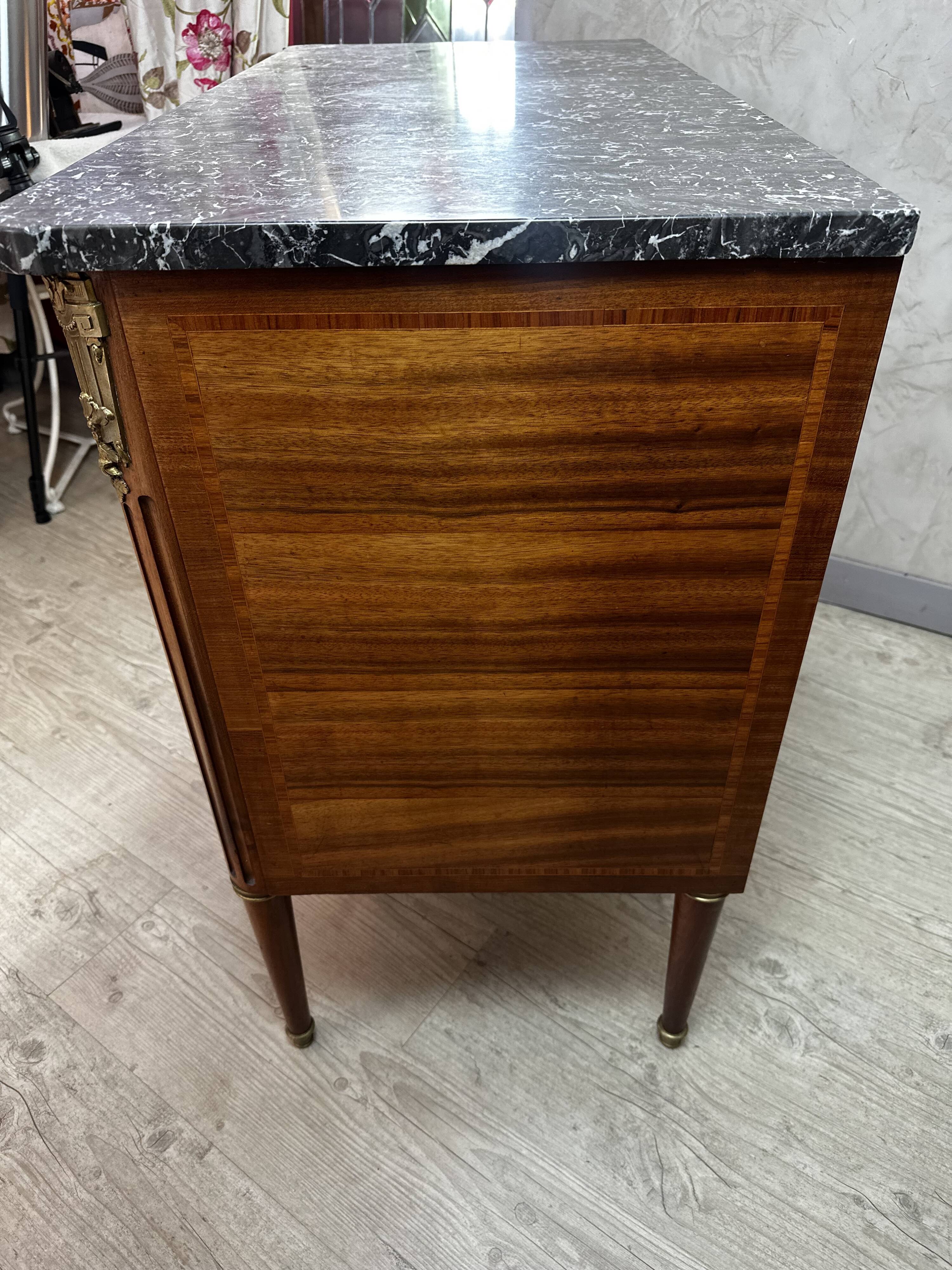 Marquetry chest of drawers