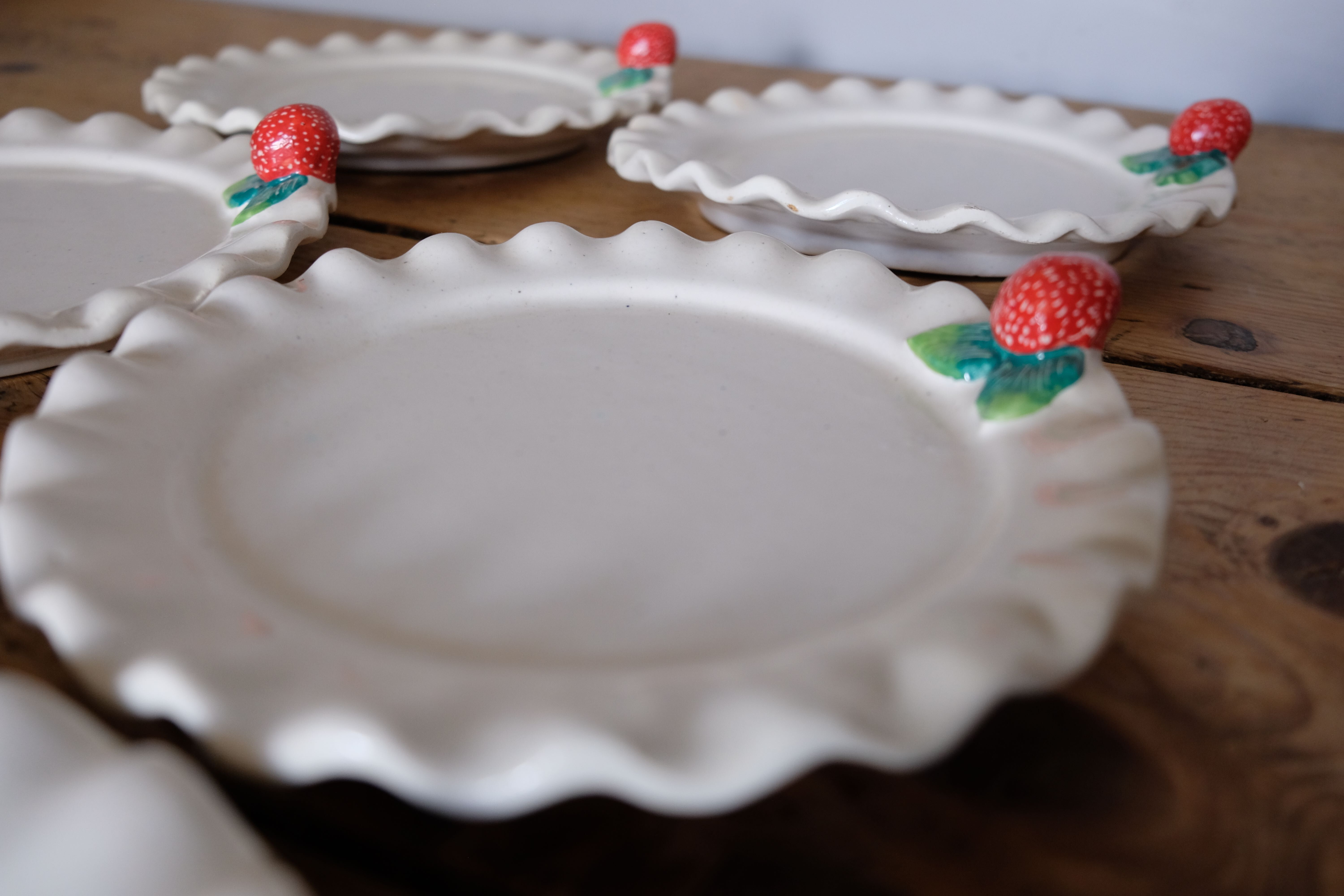 Service dessert in old strawberry Moutiers