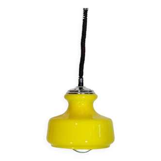 suspension 1970 reglable opaline jaune vif  tres bon etat acroche  h 65  ,,,,  h28x25