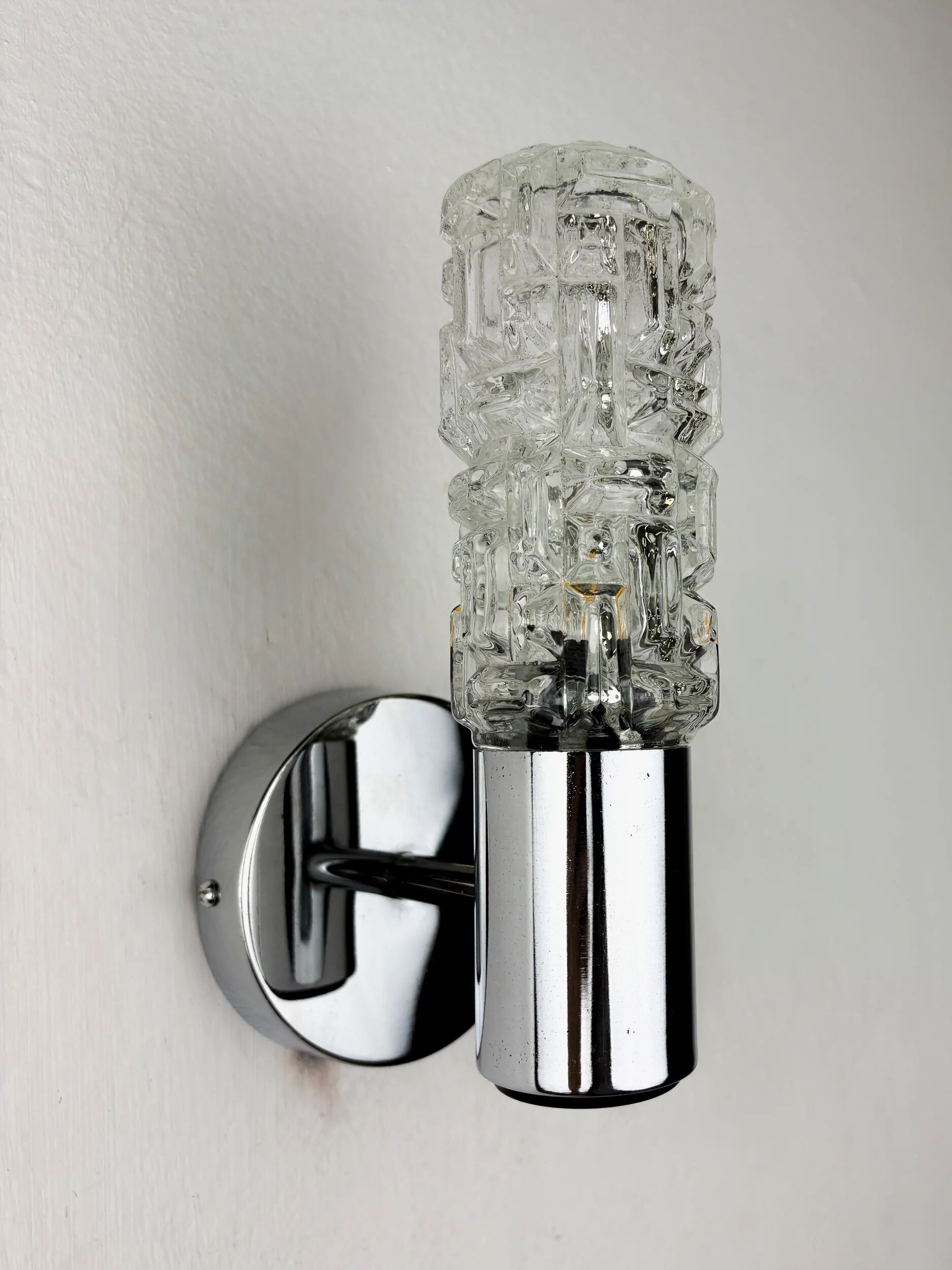 Pair of Targetti Sankey sconces, Murano faceted glass, Italy, 1970