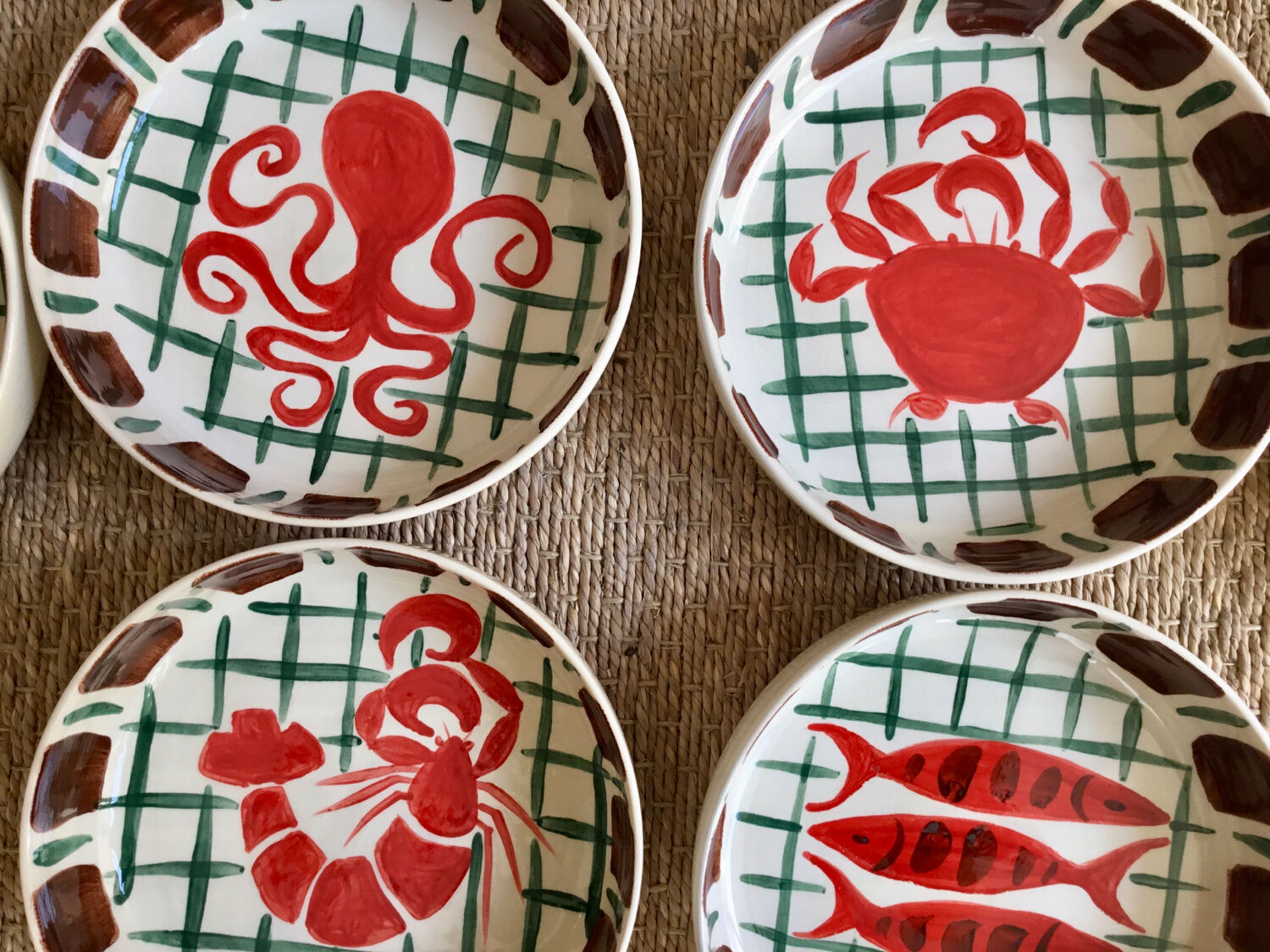 Lot de 8 assiettes creuses peintes à la main