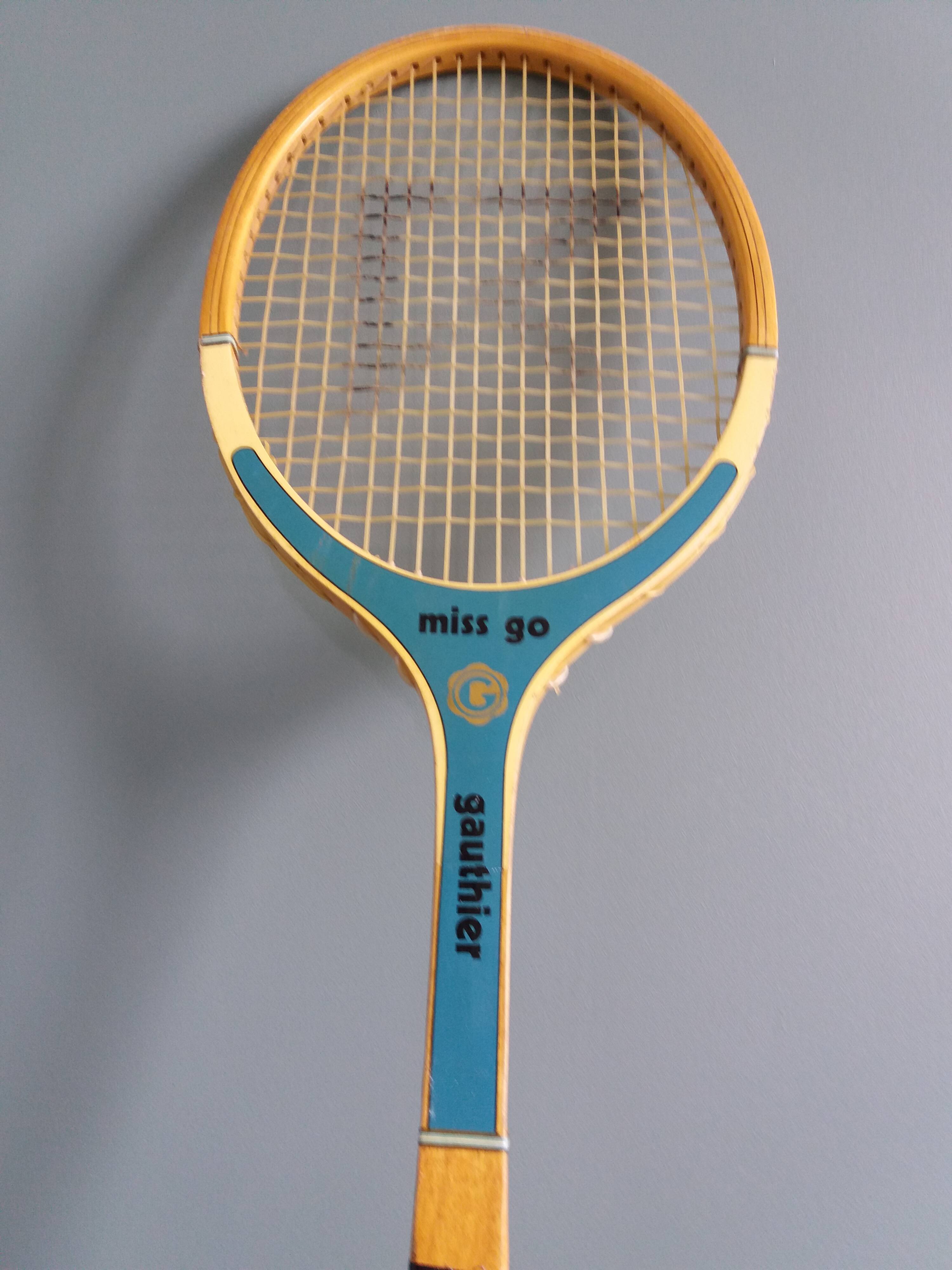 Gauthier Miss Go tennis racket with cover