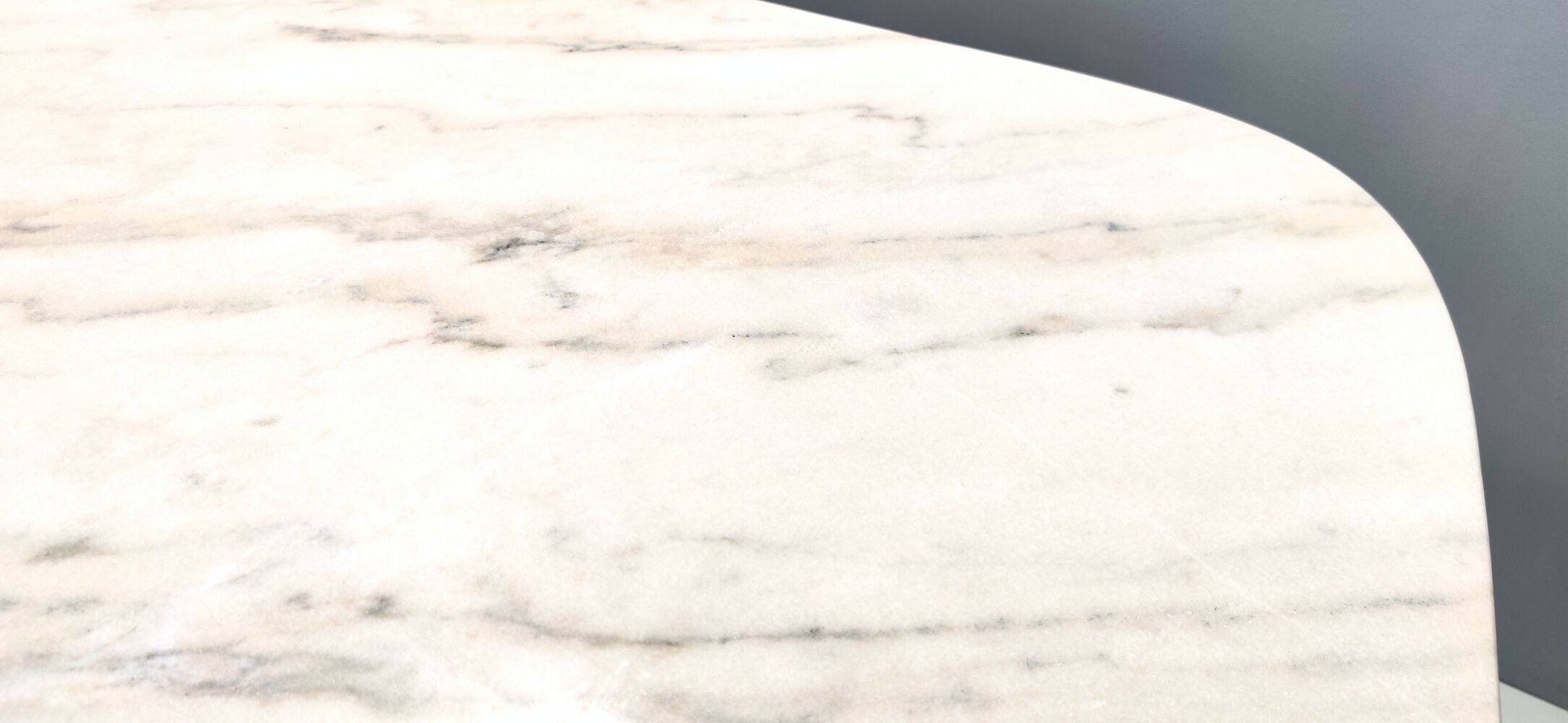 Dining table with a portuguese pink marble top