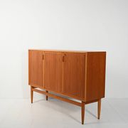 Buffet haut scandinave, années 1950/60, chêne et teck, trois portes