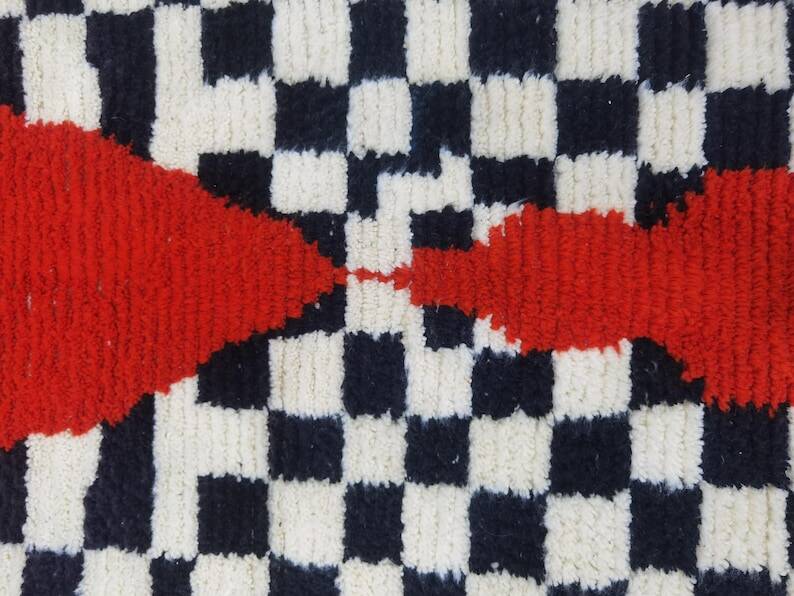 Berber Moroccan rug decorated 250cm x 150cm