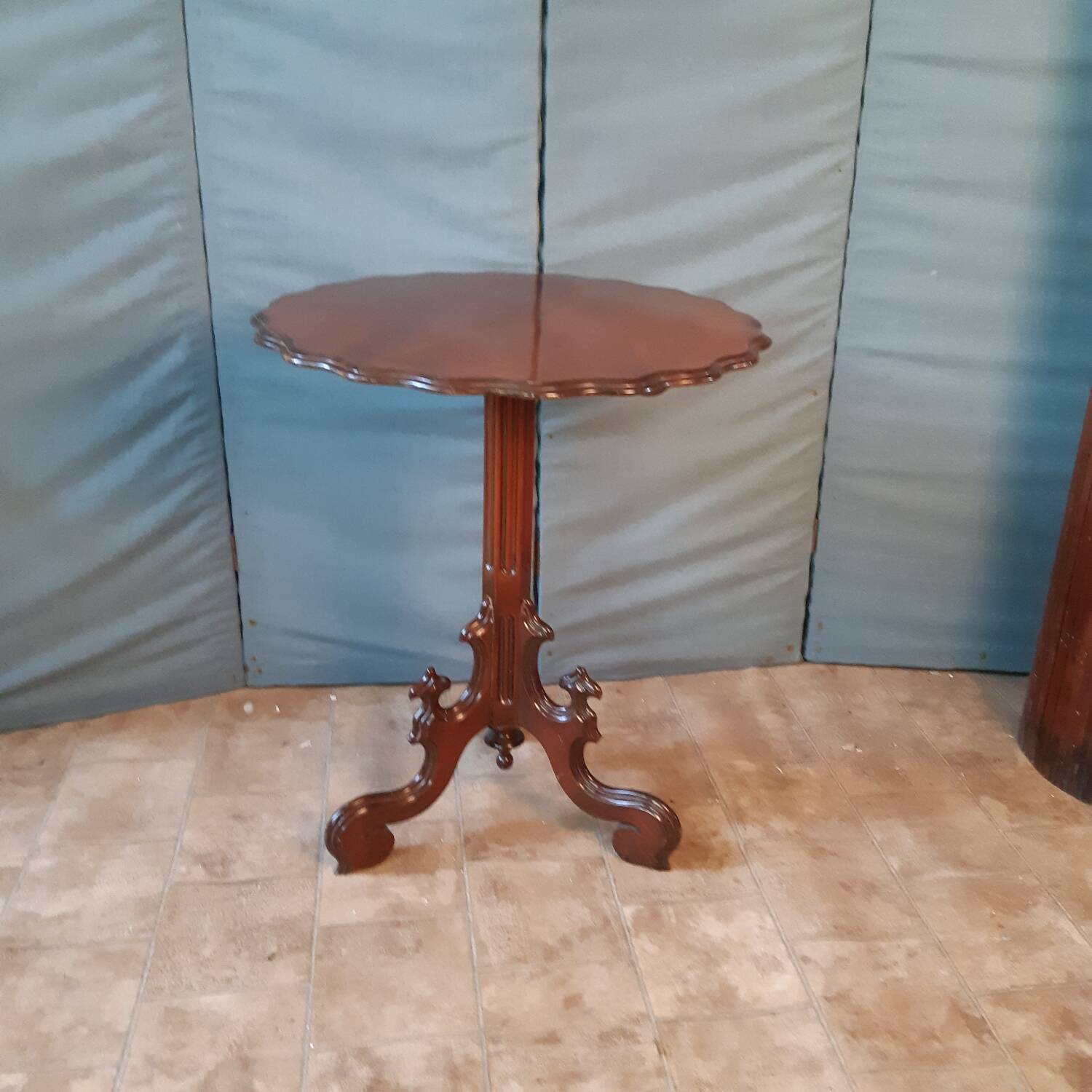 Mahogany pedestal table