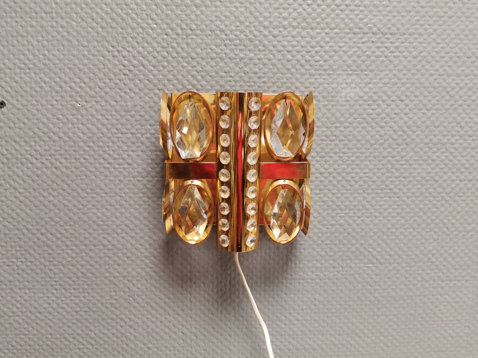 Swedish wall lamp in gold-colored metal with glass prisms. Estimated 1970-80s.