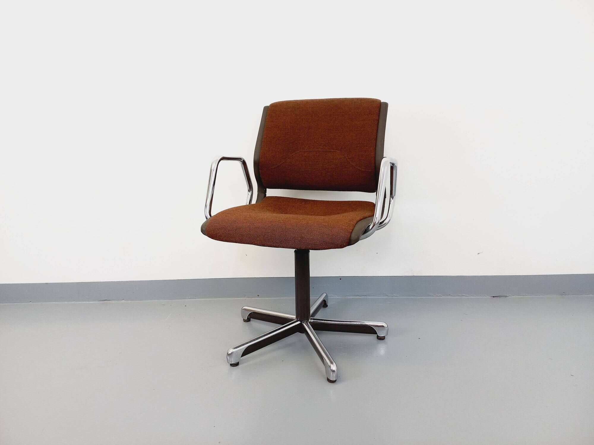 Vintage Steelcase Strafor office chair in chrome and fabric from the 70s