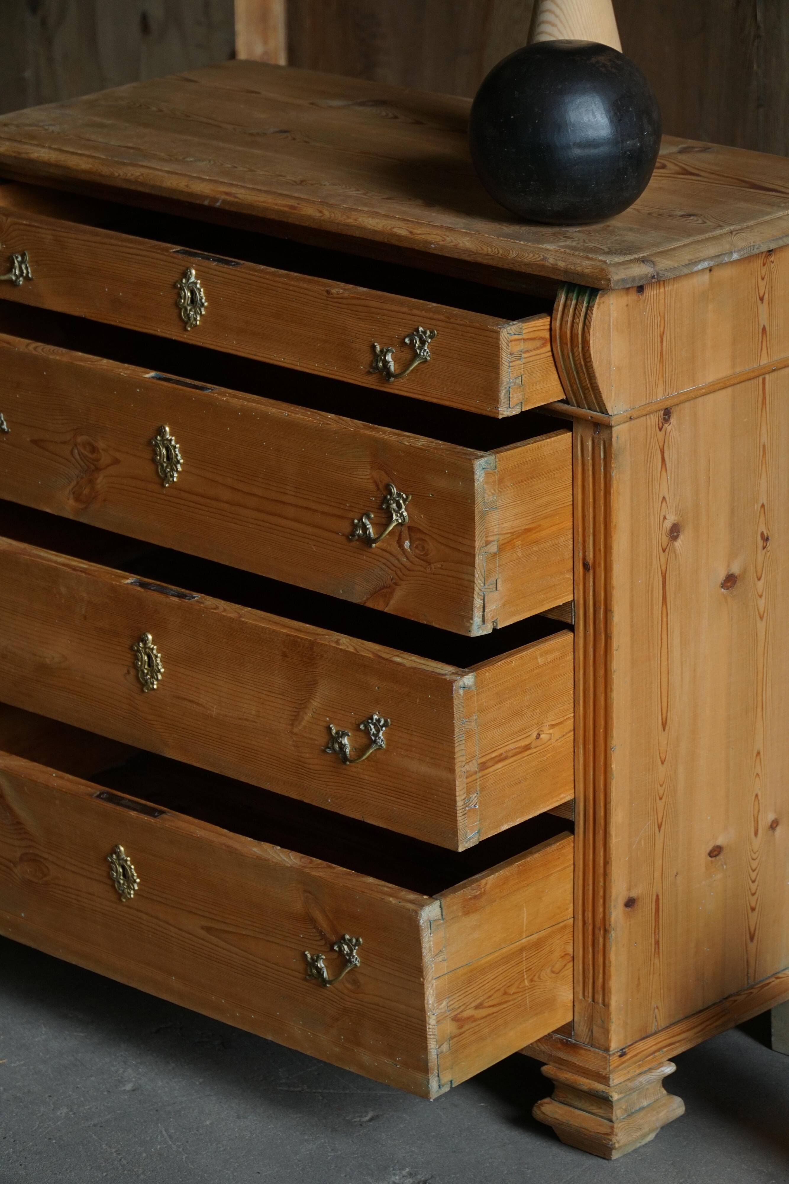 Ancienne commode danoise en pin, début du 20e siècle