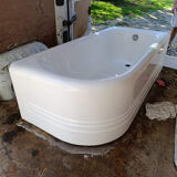 Art Deco bathtub from the 1930s and washbasin.