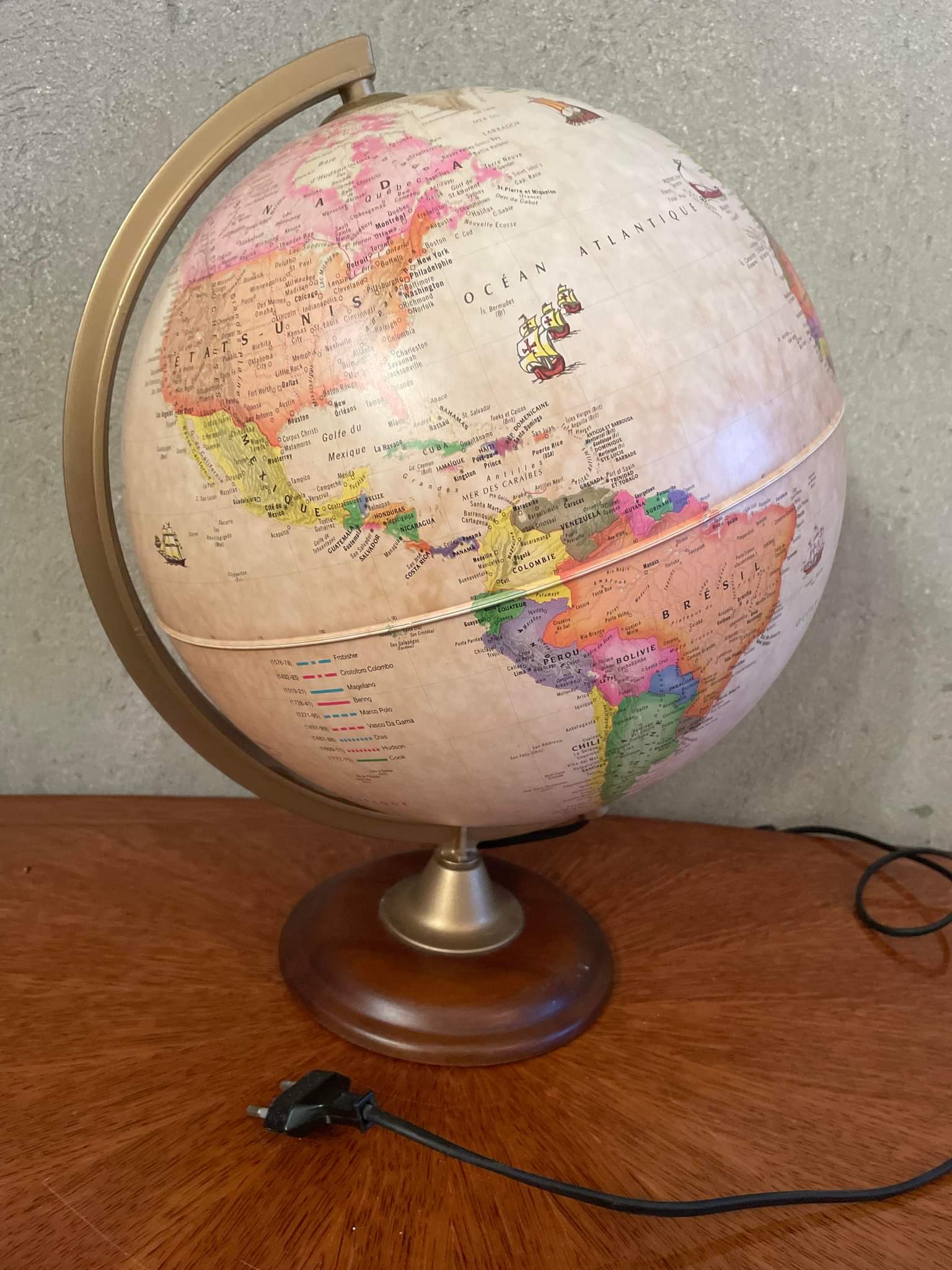 Globe wooden foot
