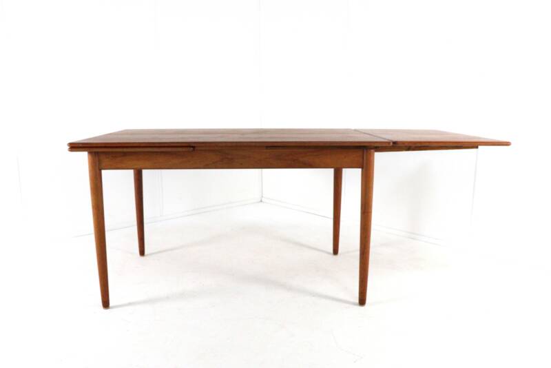 Rectangular extendable Danish dining table 'Flovt' in modern mid-century teak.