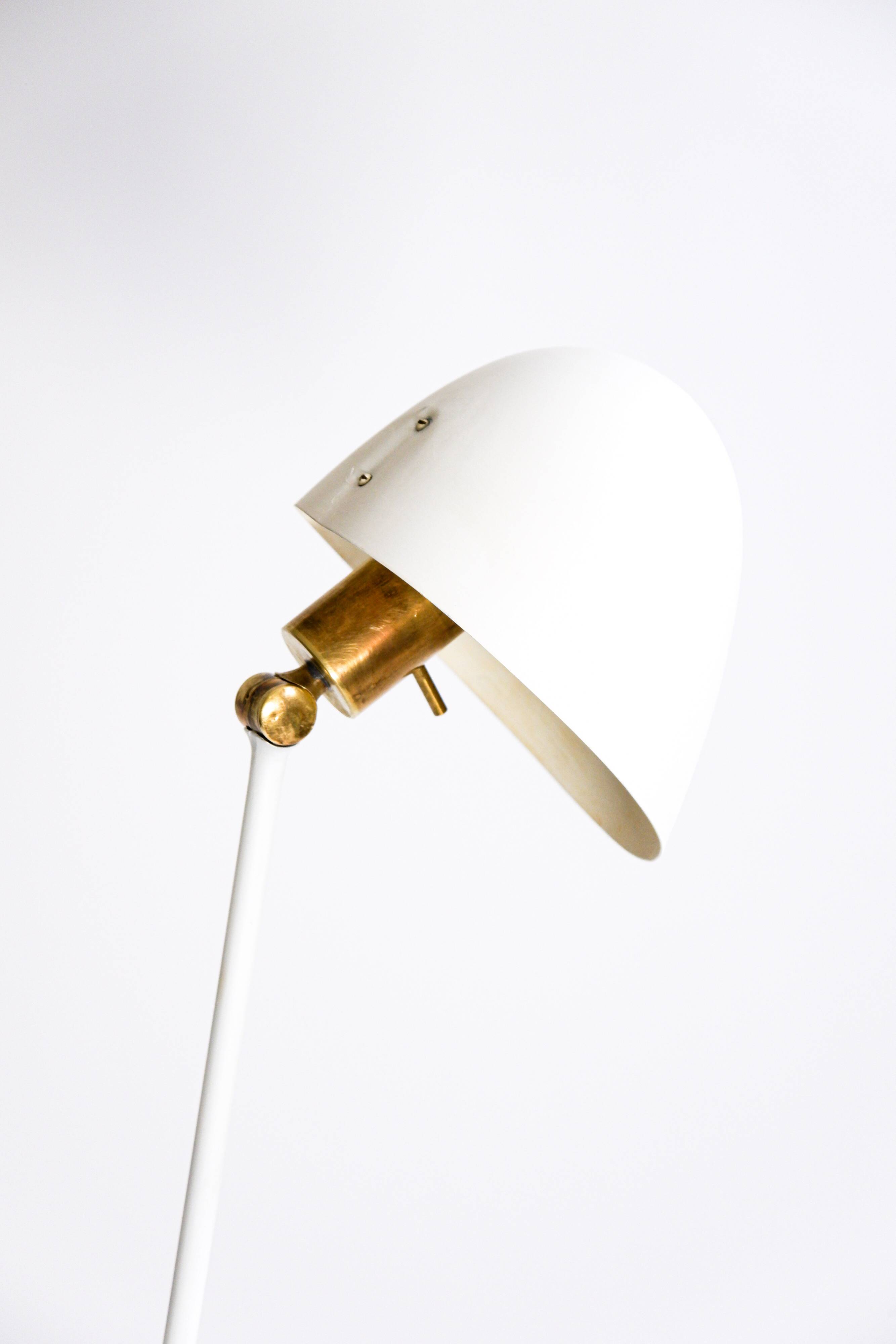 Hans Agne Jakobsson rare floor lamp model G33. Circa 1960