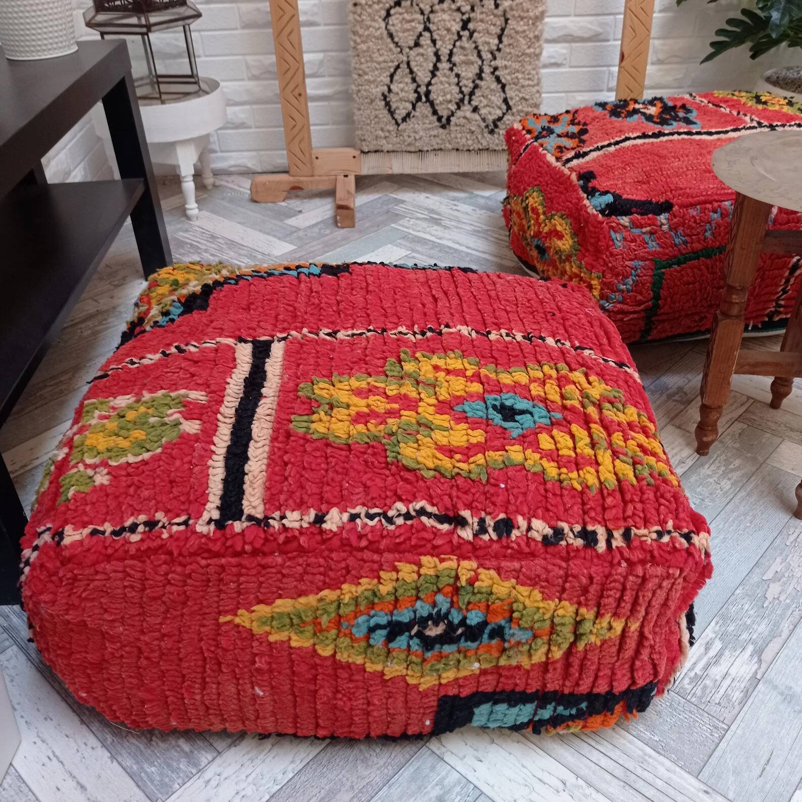 Handmade Berber pouf in wool 60 X 60 X 20 CM