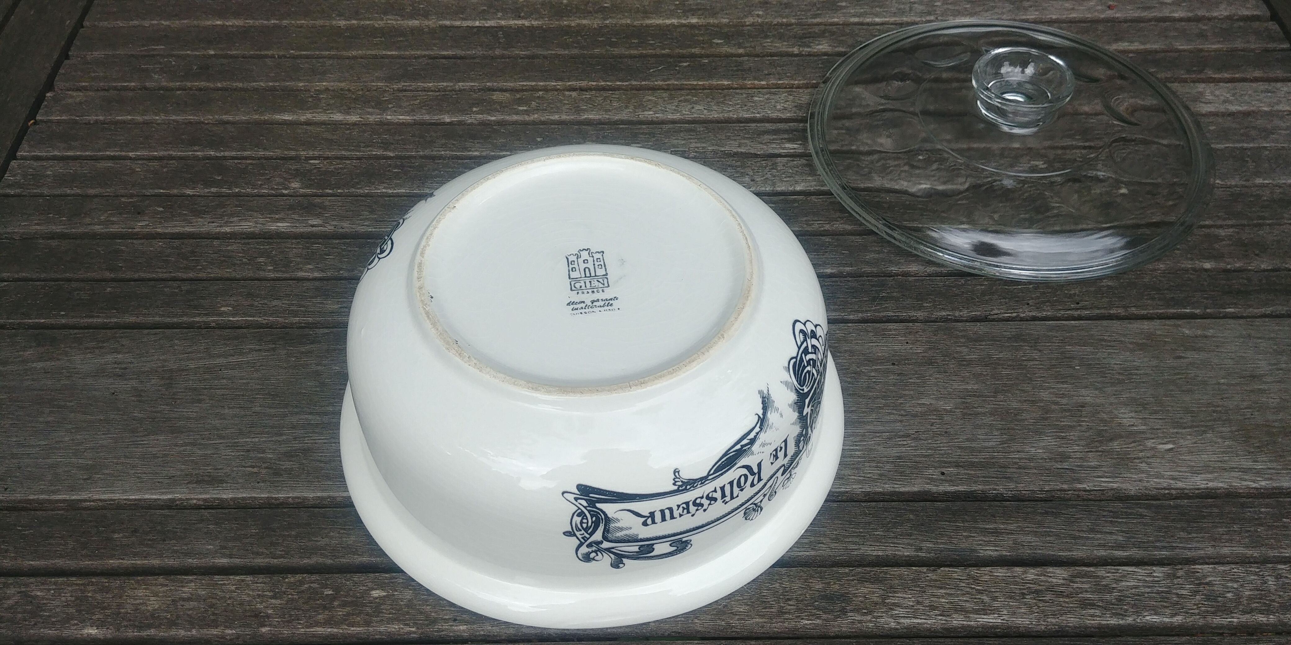 Serving dish with its glass lid of the earthenware factory of Gien model "the roaster"