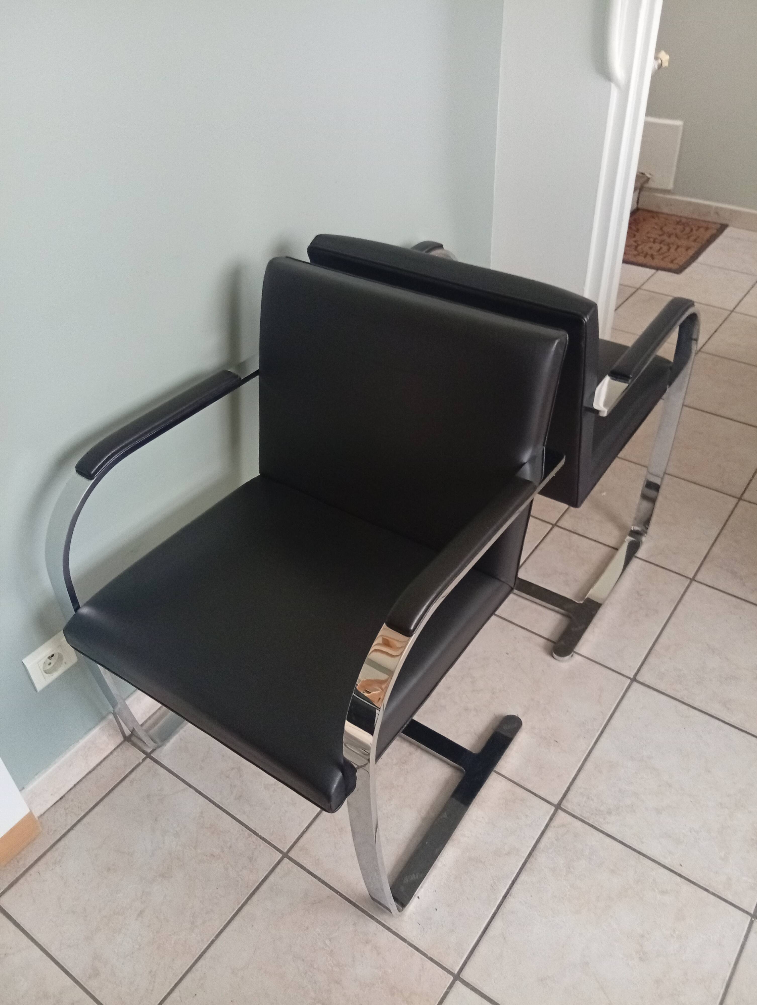 Set of 4 BRNO chairs, Mies Van Der Rohe, Knoll lot