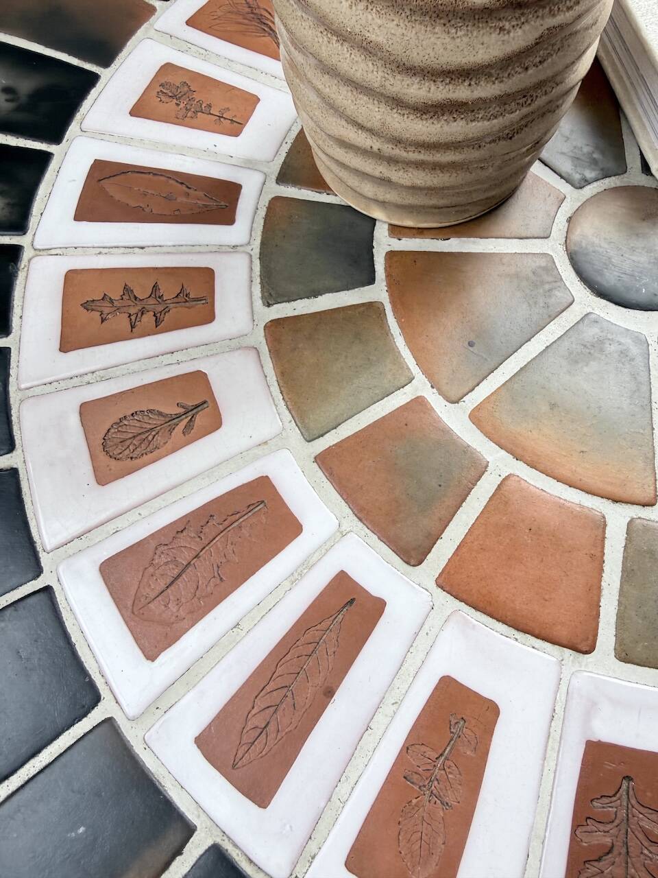 Round coffee table Roger Capron herbarium terracotta