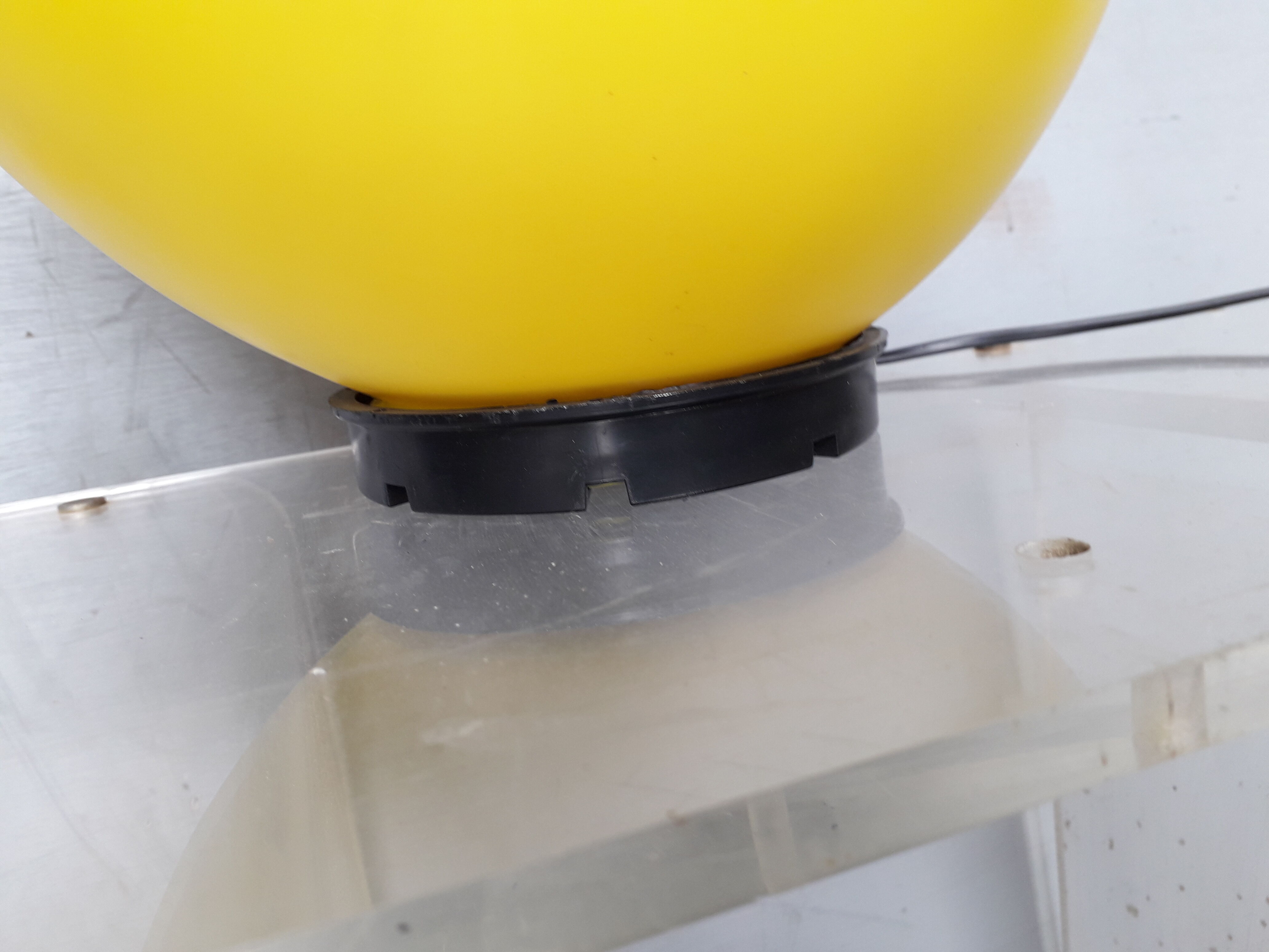 Lampe ballon design par Yves Christin pour Bilumen