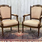 Paire de fauteuils Louis XVI début XXème en noyer