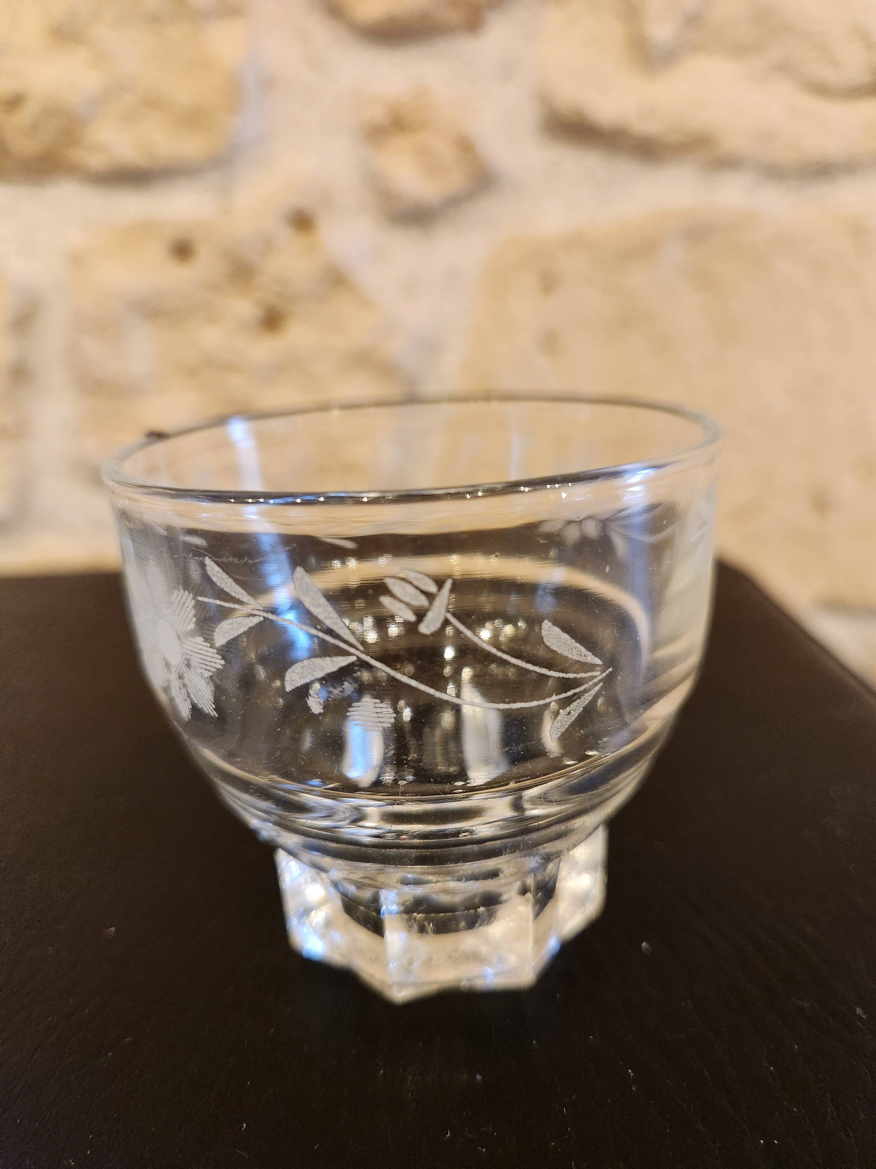 8 verres vintage en verre gravé pied étoile