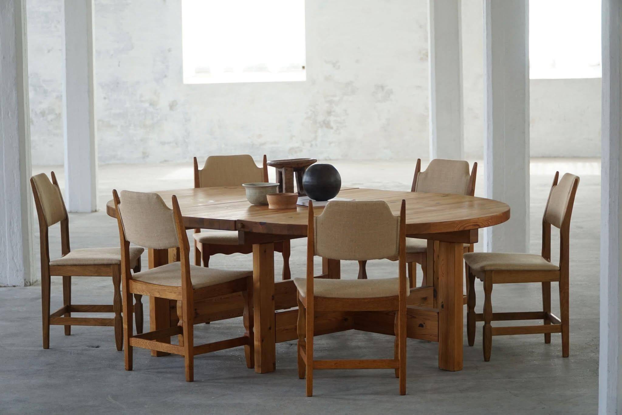 Large Danish mid-century modern dining table in pine, Tage Poulsen, 1970s.