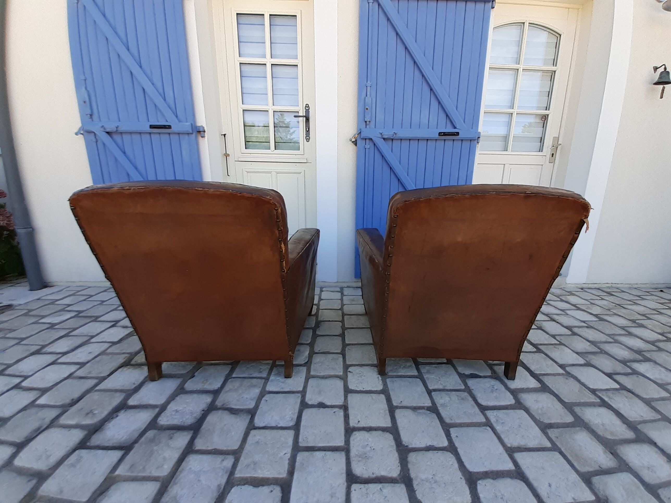 Pair of leather club chairs 30/40s