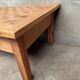 Table basse originale ancienne en bois blond doré