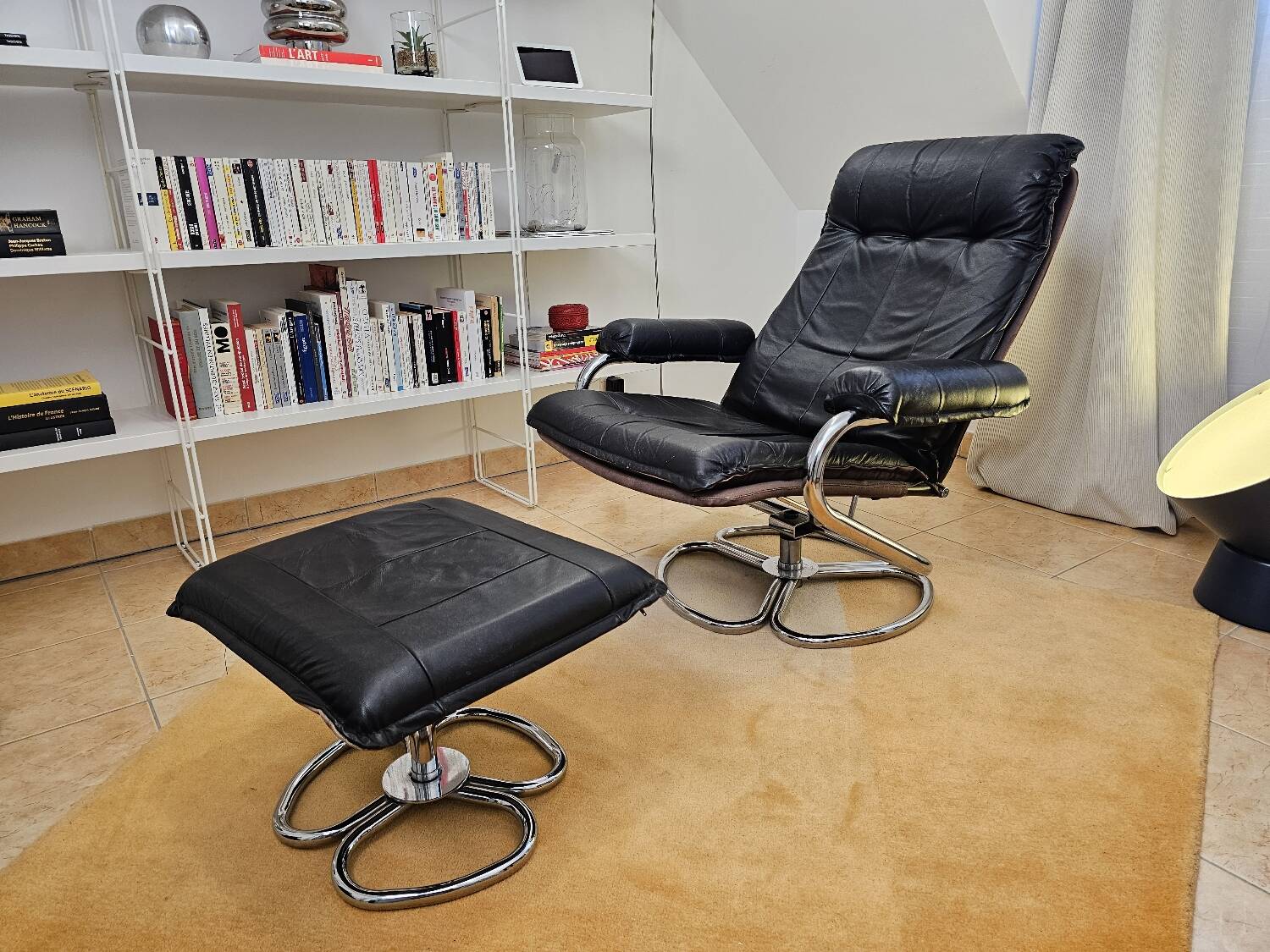 Fauteuil cuir et son ottoman