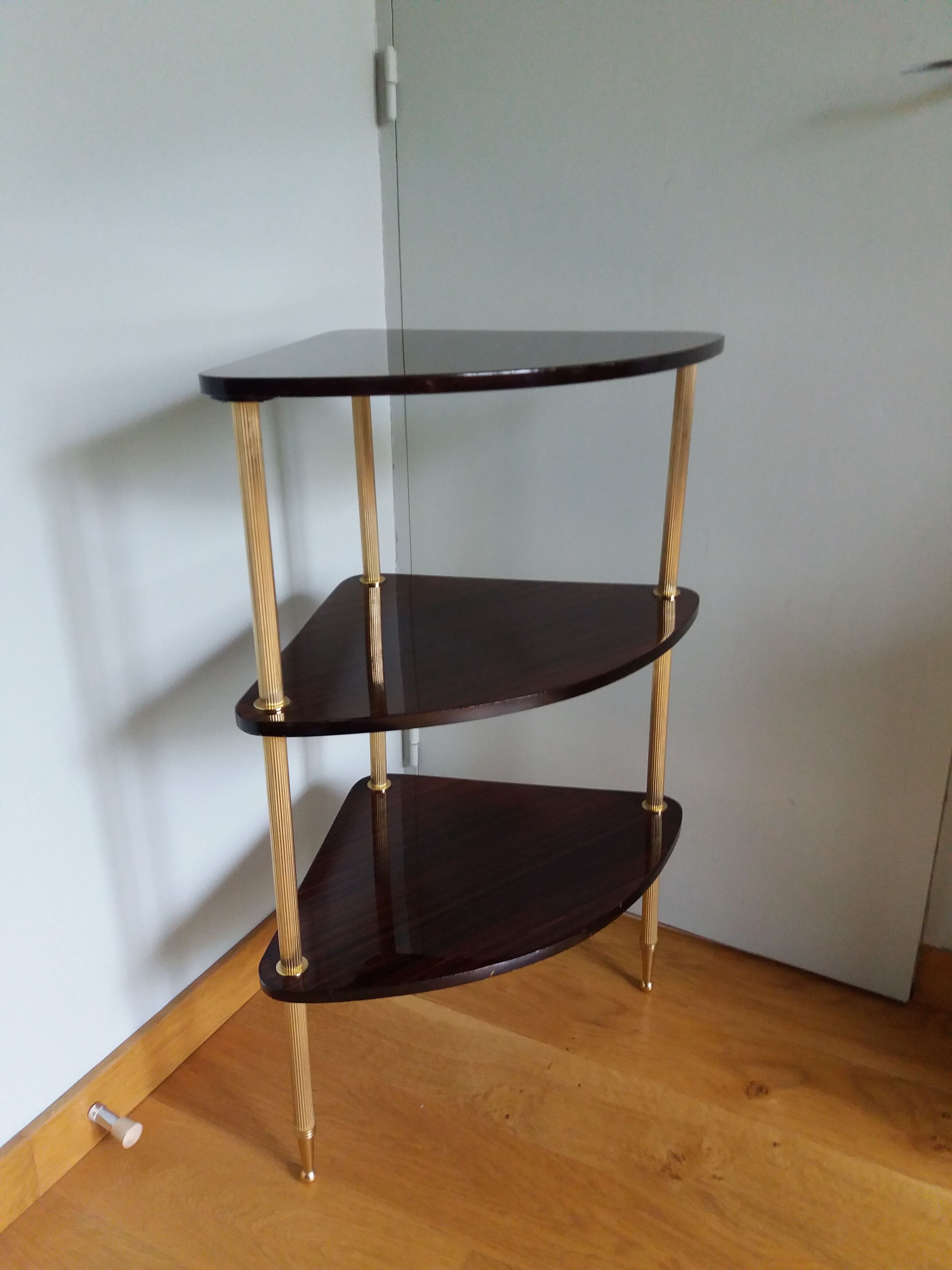 Formica corner shelf neck and gilded metal