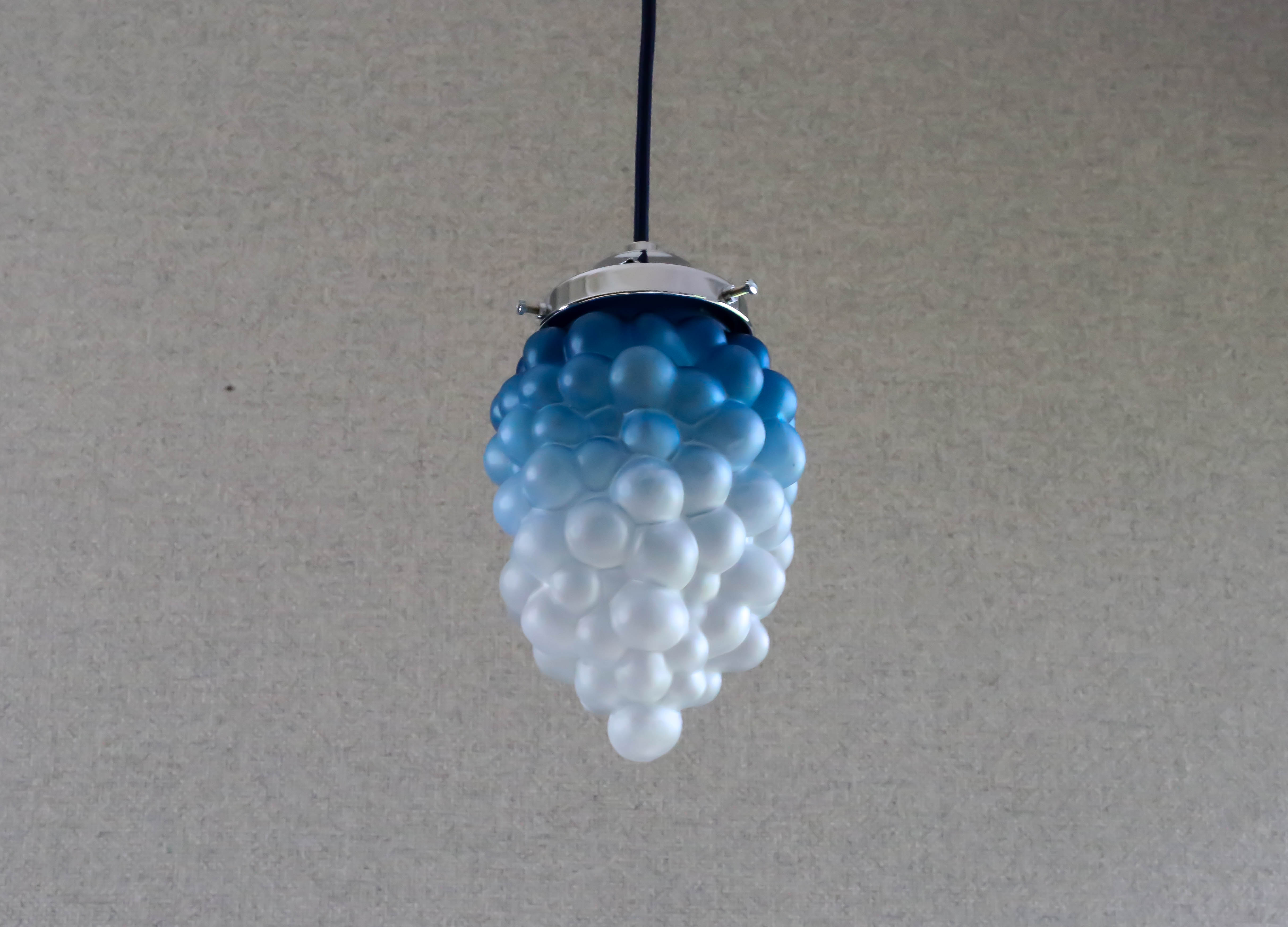 Suspension old cluster in translucent blue and white glass