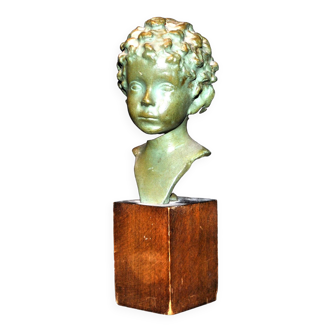 Bronze sculpture bust of a child in bronze with green patina signed dick bronze france wooden base 20th century.