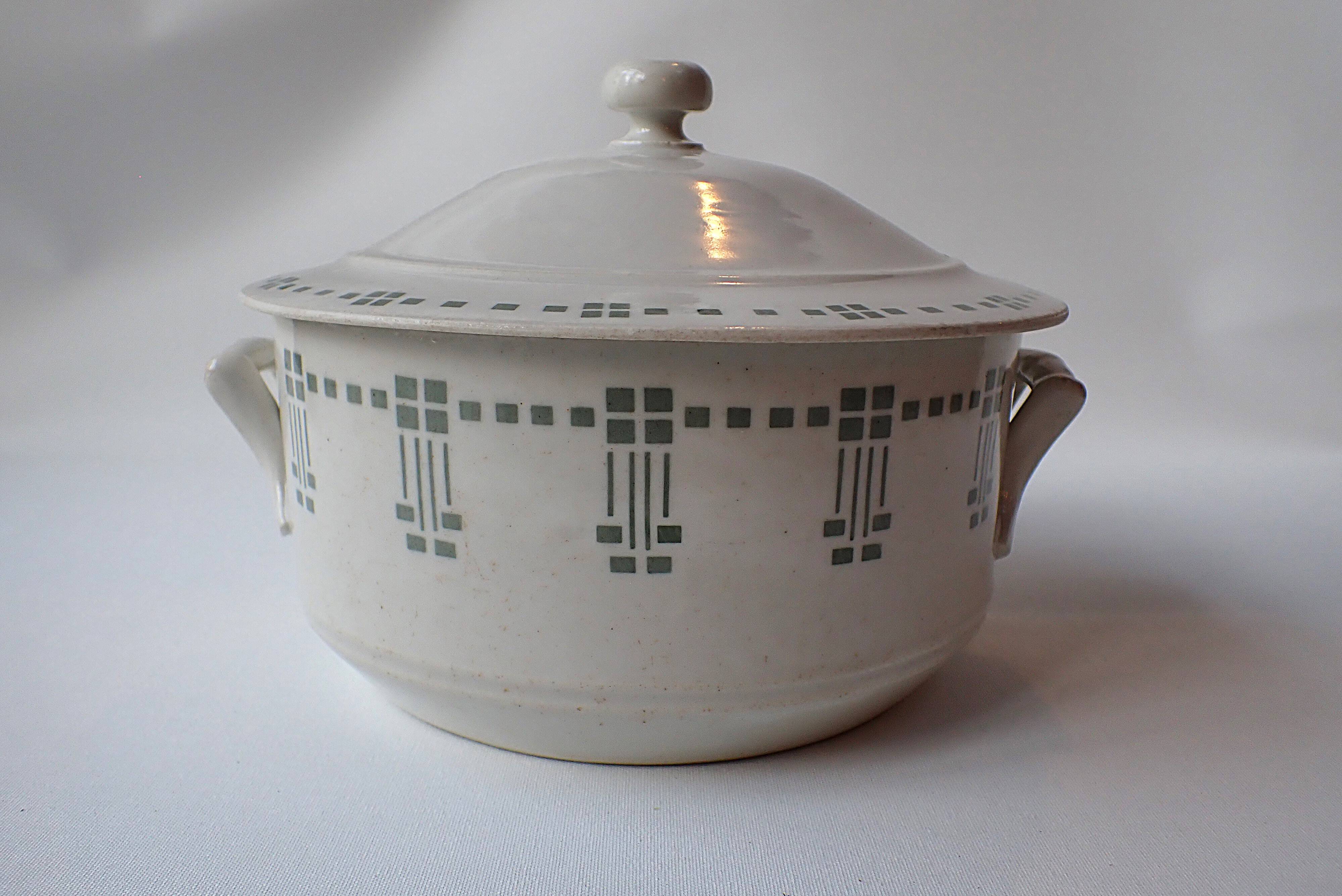 Soup tureen / vegetable dish from the 1920s/30s