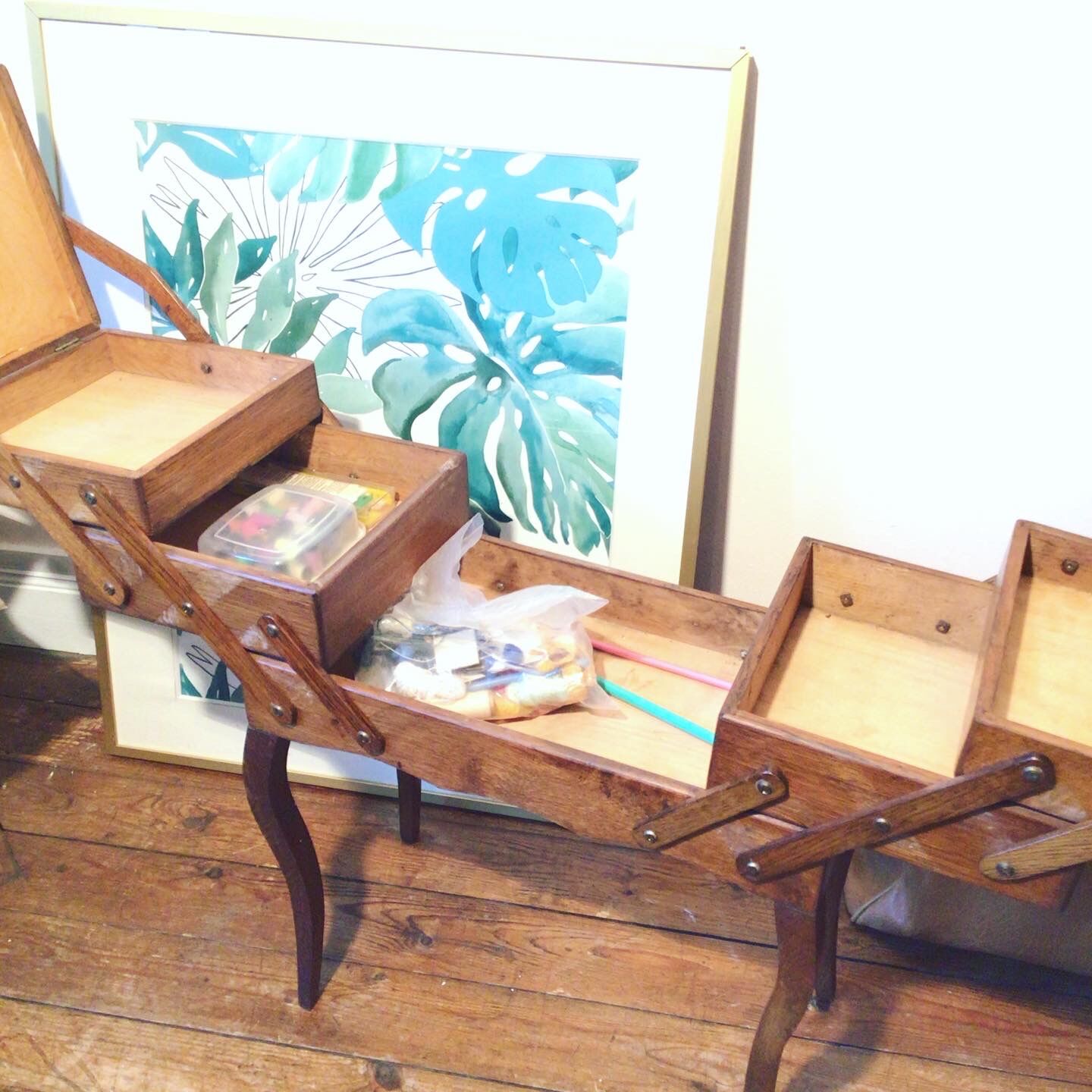 Wooden sewing worker