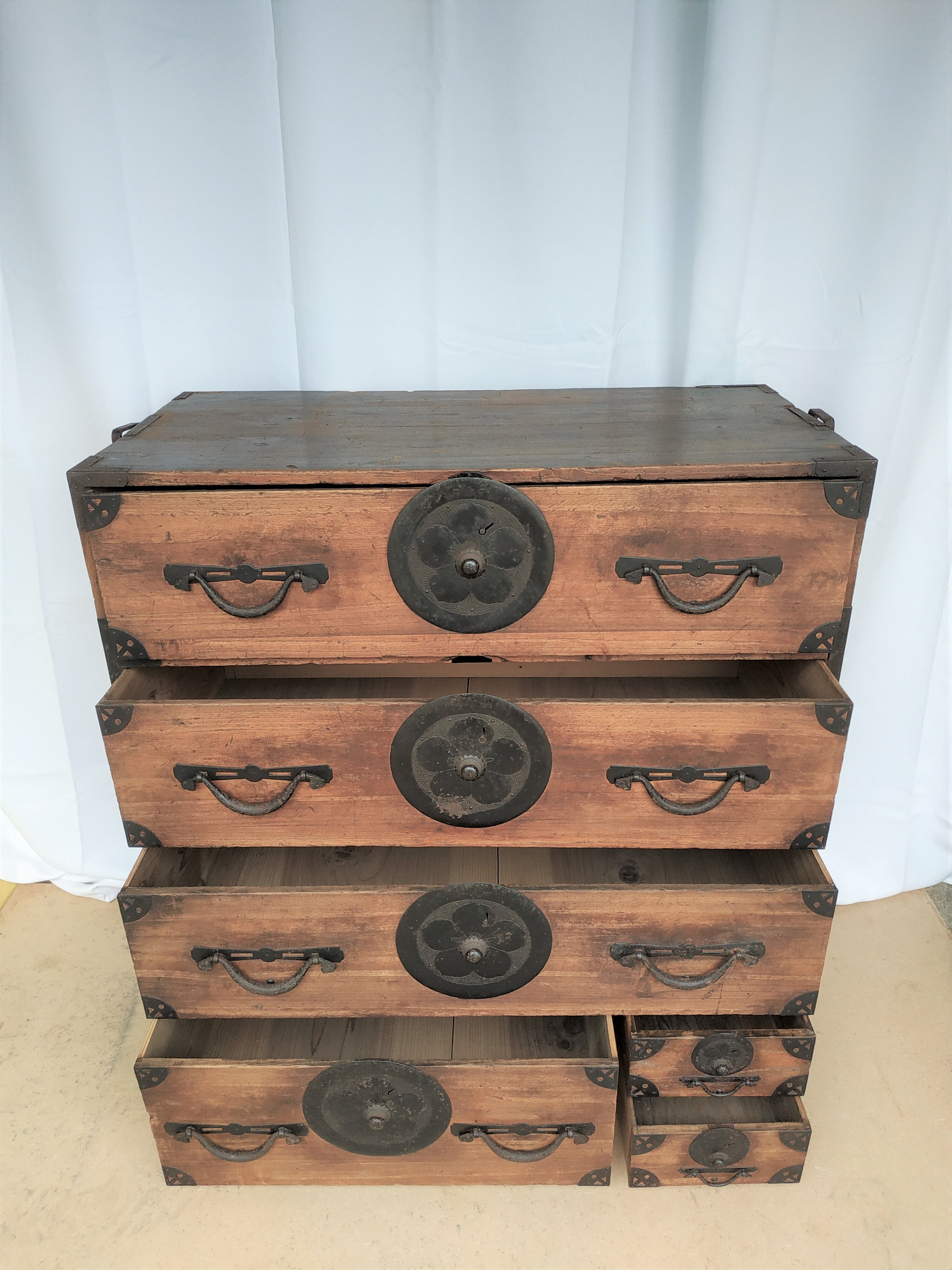 Tansu Japan 19th-century laundry dresser