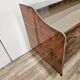 Commode en noyer avec dessus en verre double.