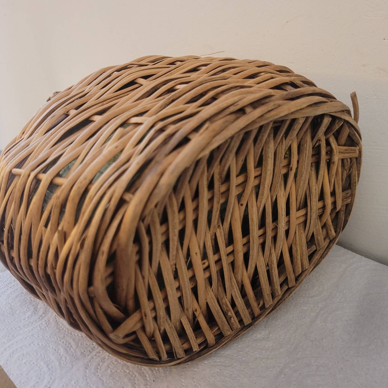 Green glass carafe with wicker covering – 2 litres – 1960s–1970s