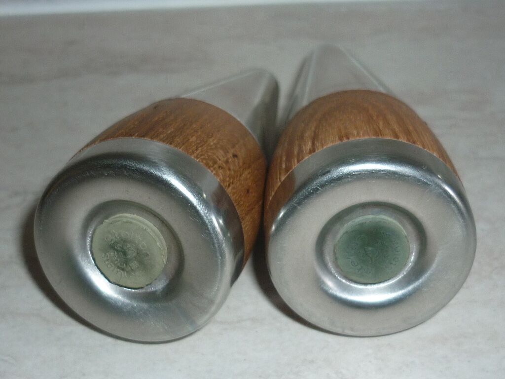 Salt shaker and pepper for the table, in wood and stainless steel