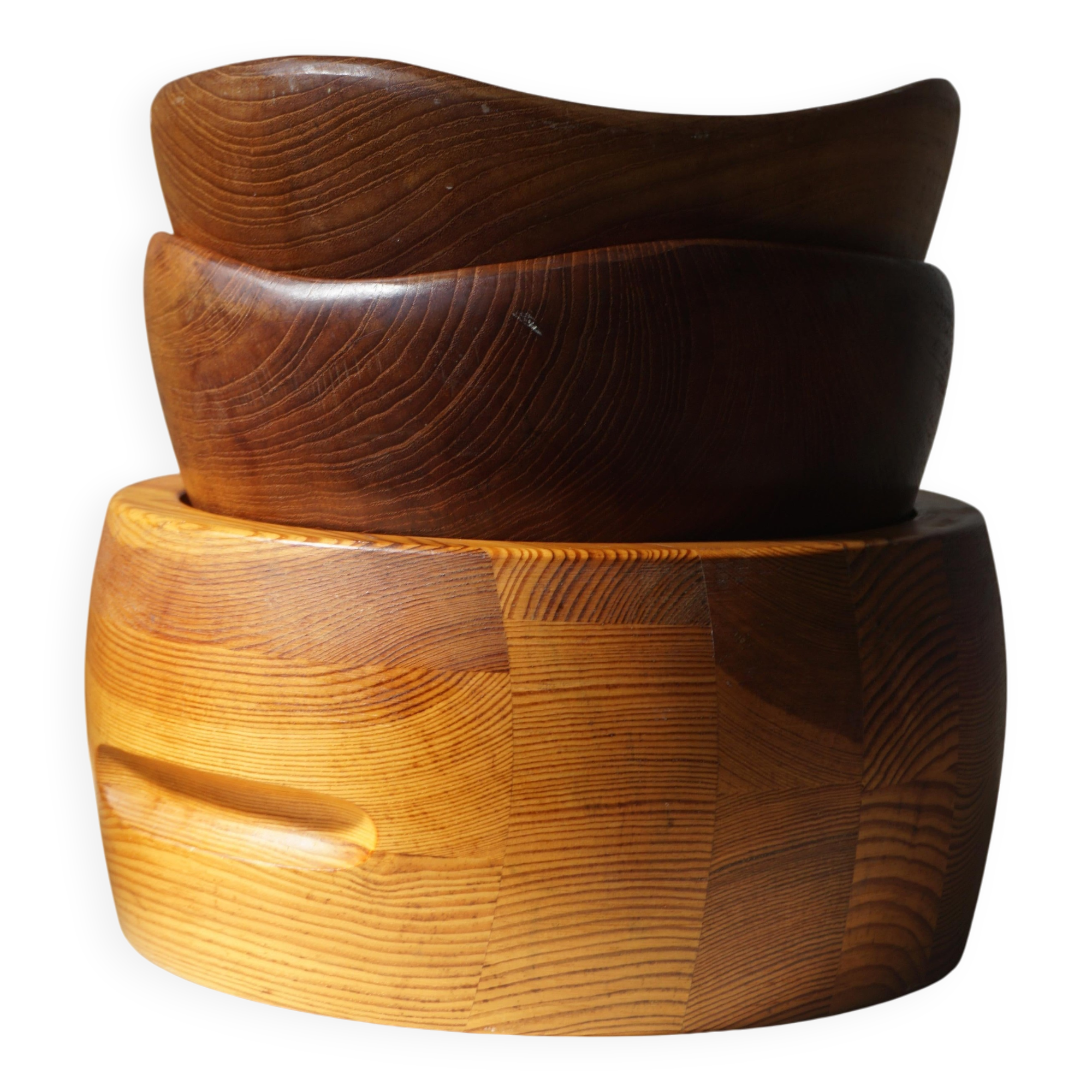 Danish sculptural bowl in teak from the mid-century, handcrafted in the 1960s.