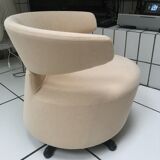 Fauteuil pivotant biki fabriqué par cassina