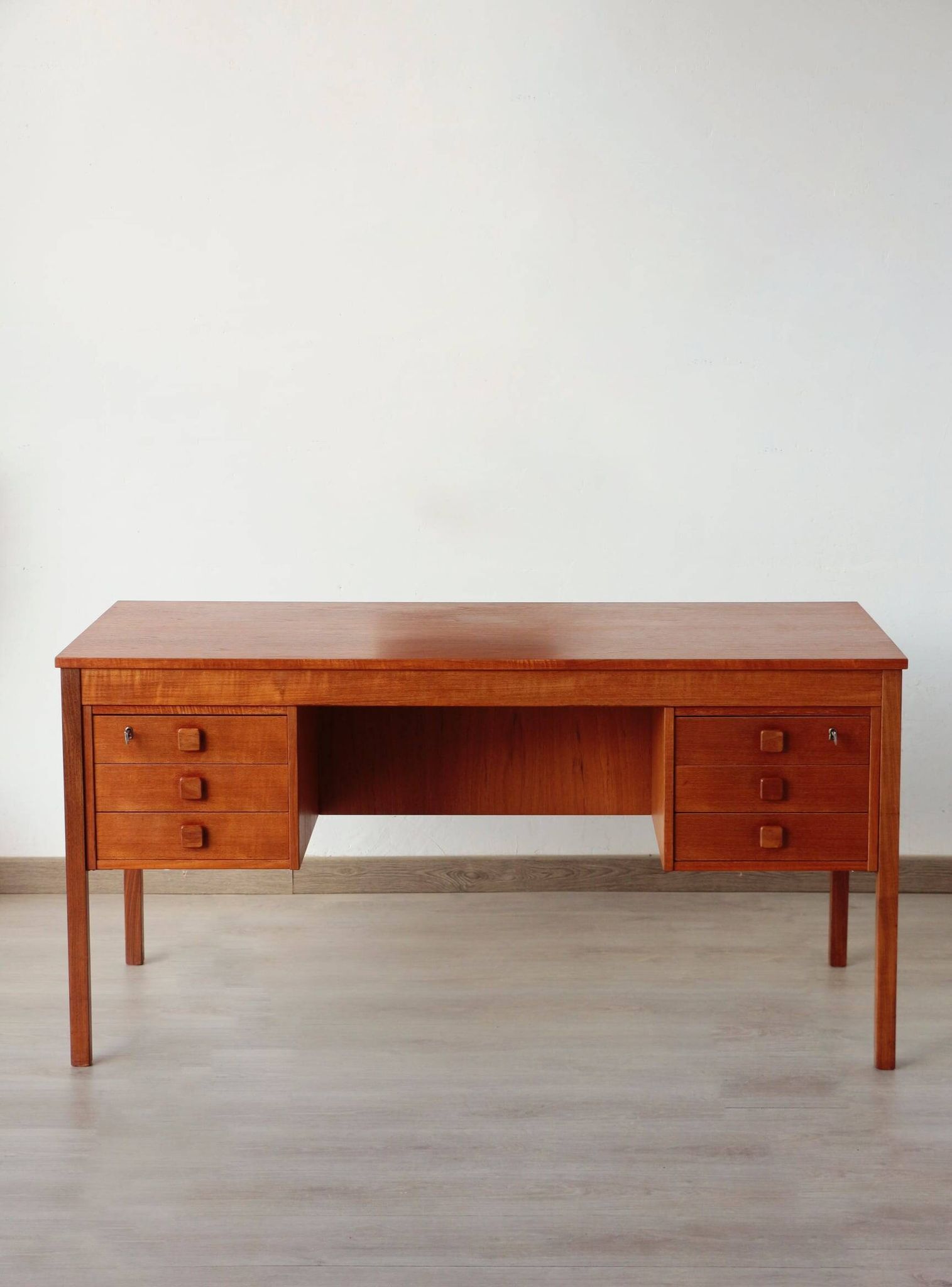 Bureau danois en teck vintage – Domino Møbler (années 60)