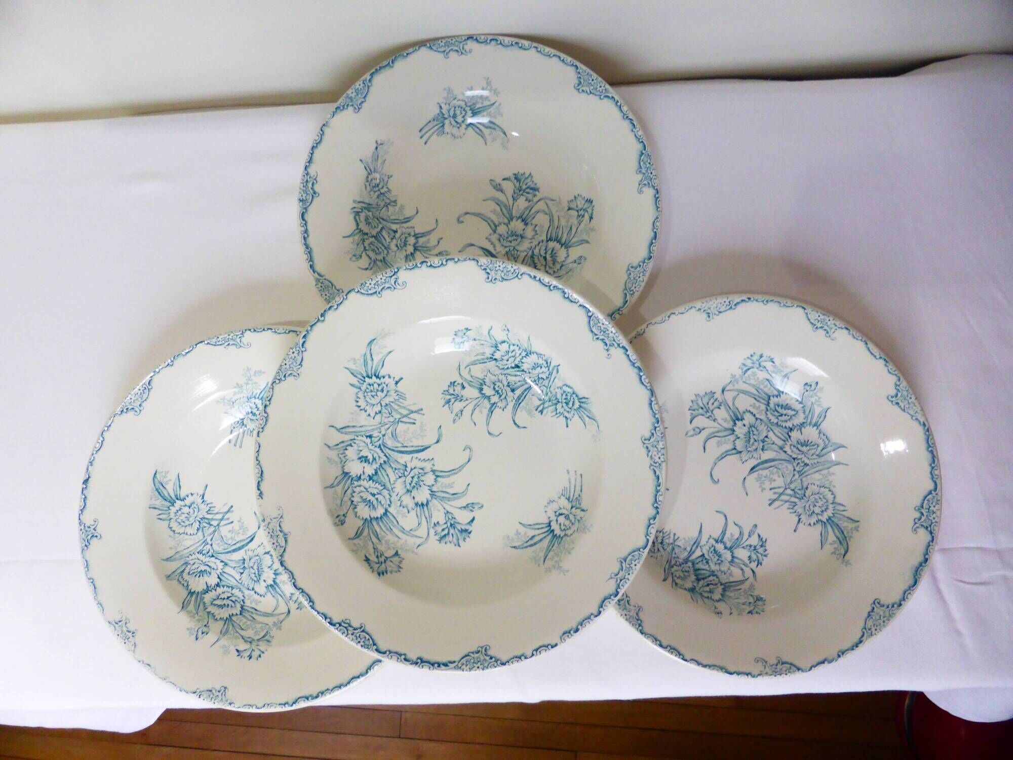 4 vintage deep plates in ironstone from L&G model Oeillets 220520