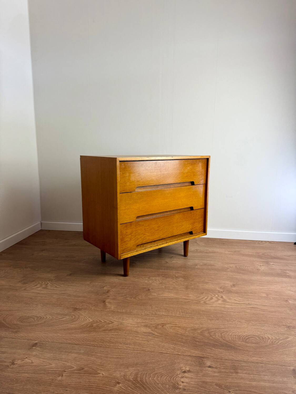 STAG English chest of drawers