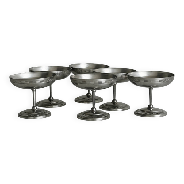 6 coupelles sur pied en inox
