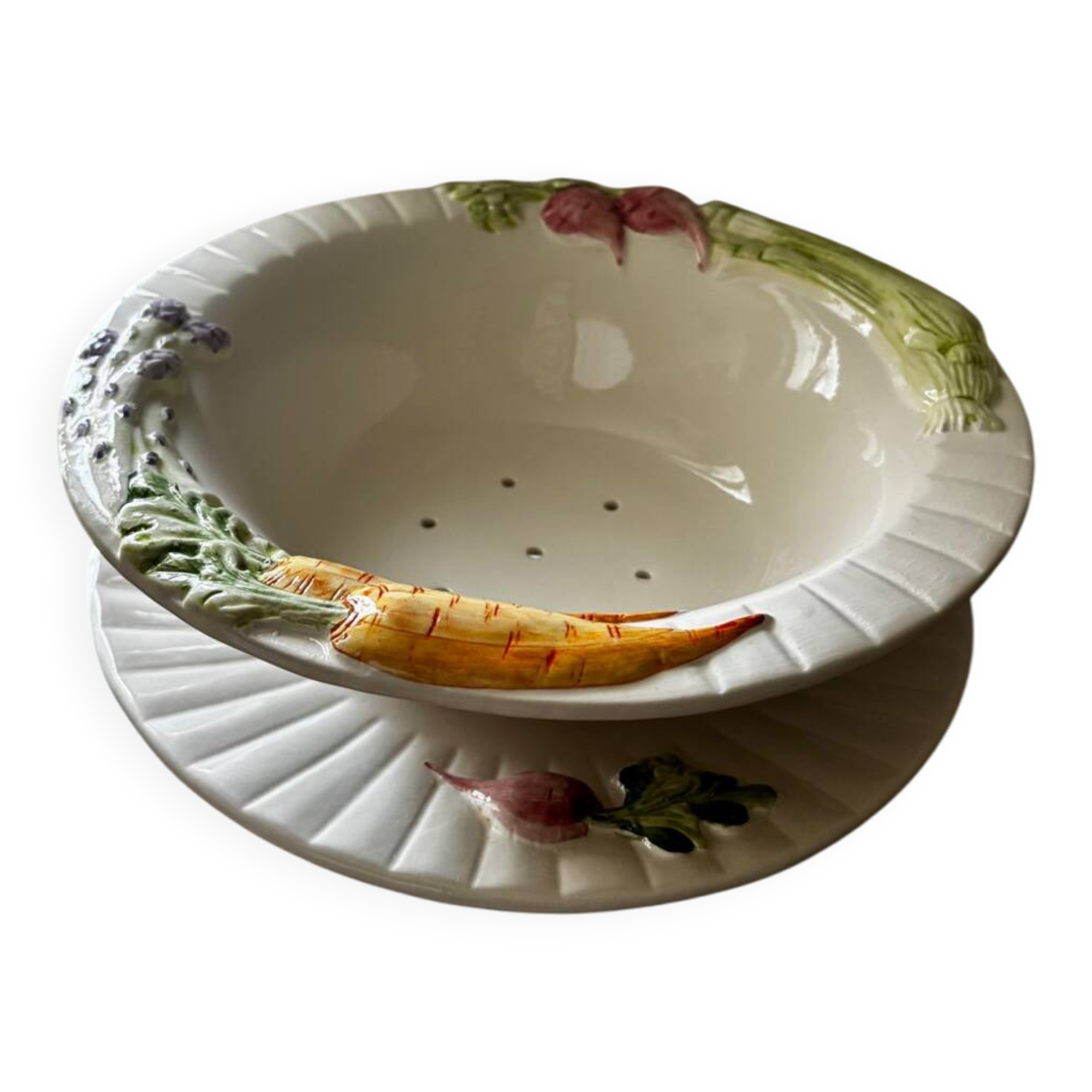 Bel égouttoir à légumes et son assiette barbotine
