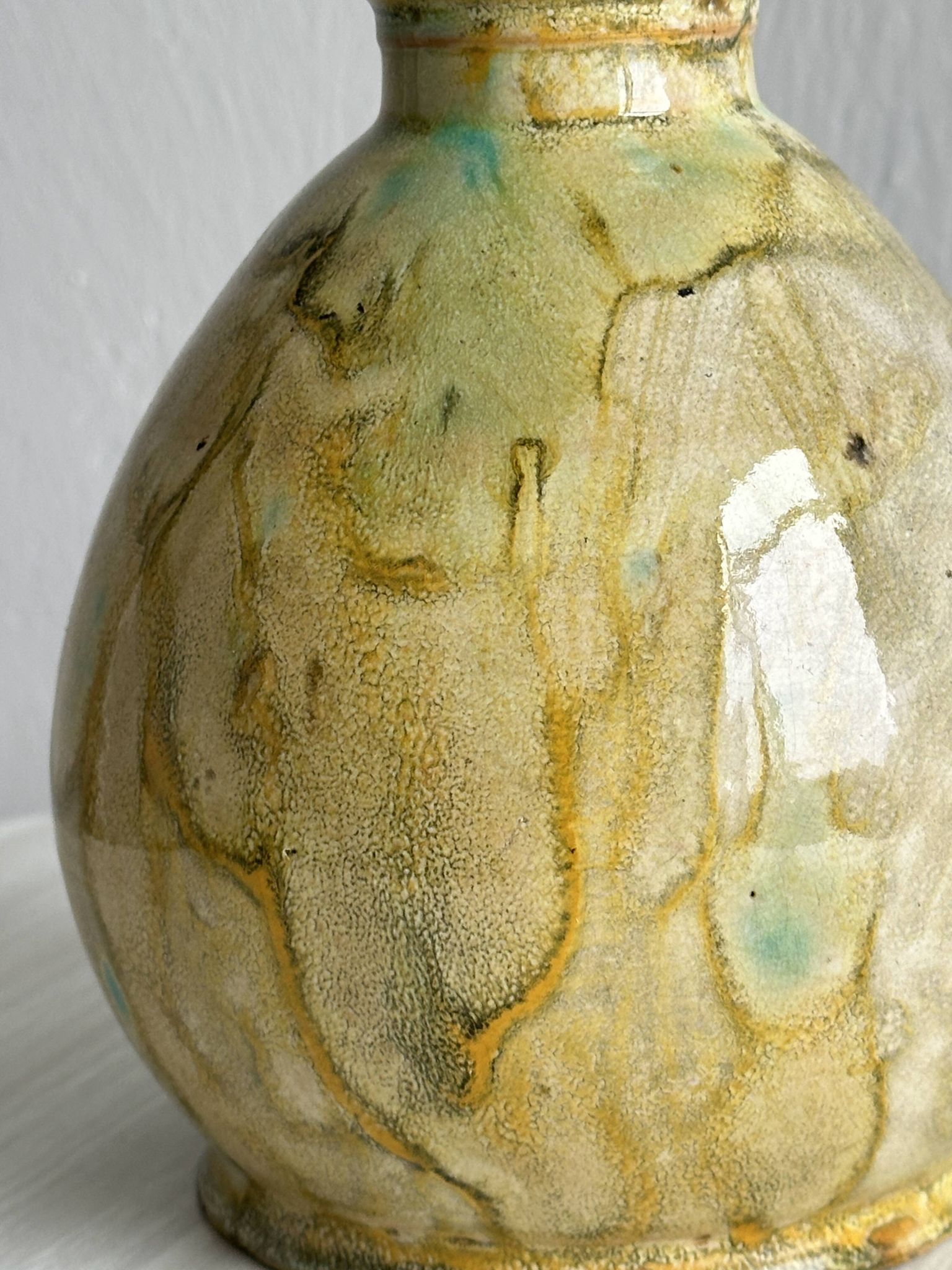 Vase en céramique jaune et bleu